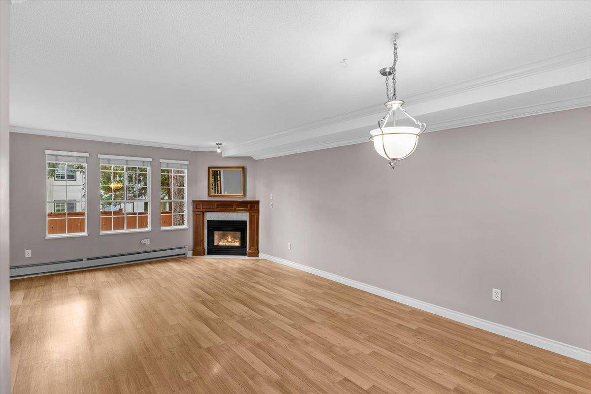 White Rock, BC V4B 4C3,1450 Merklin ST #107