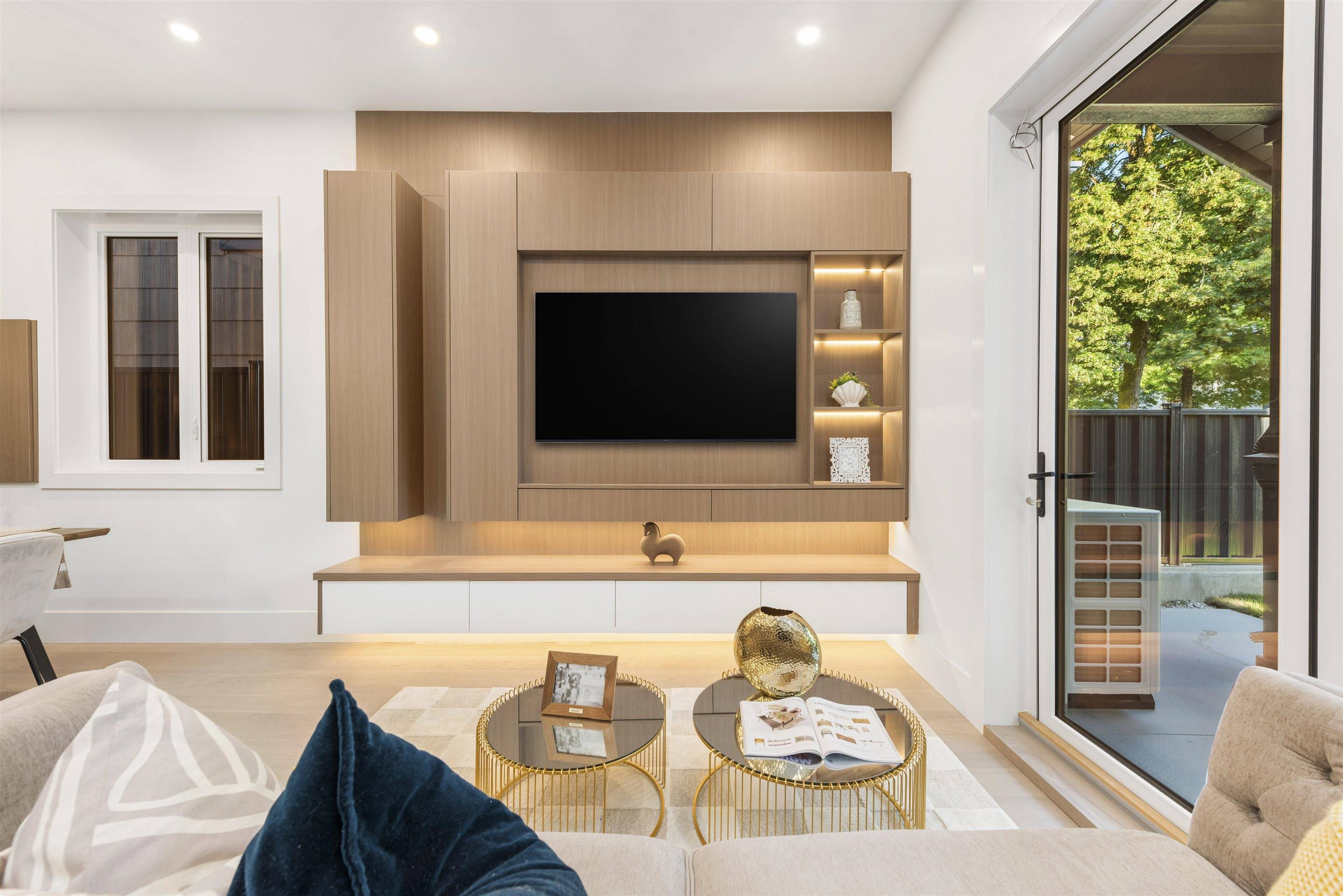 Vancouver, BC V5T 2A9,847 E 10th AVE #2