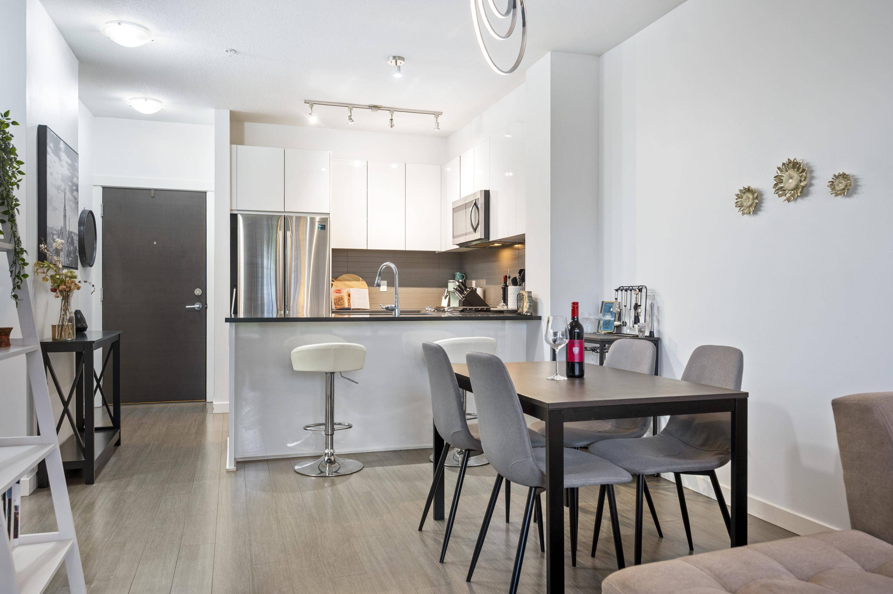 White Rock, BC V3Z 0Y1,15137 33 AVE #212