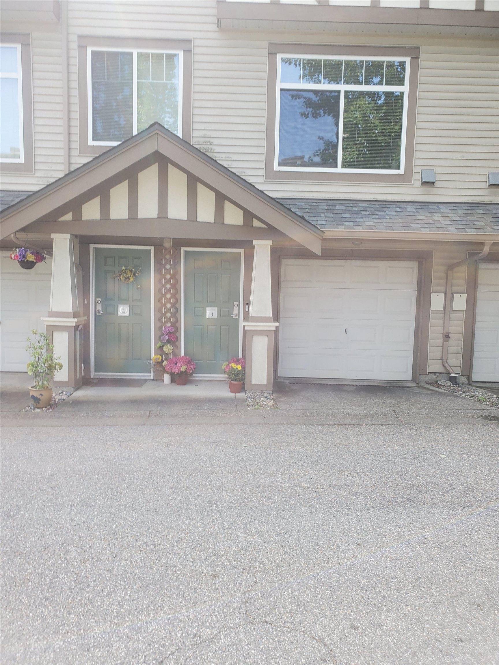 Surrey, BC V4P 1H6,2678 King George BLVD #3