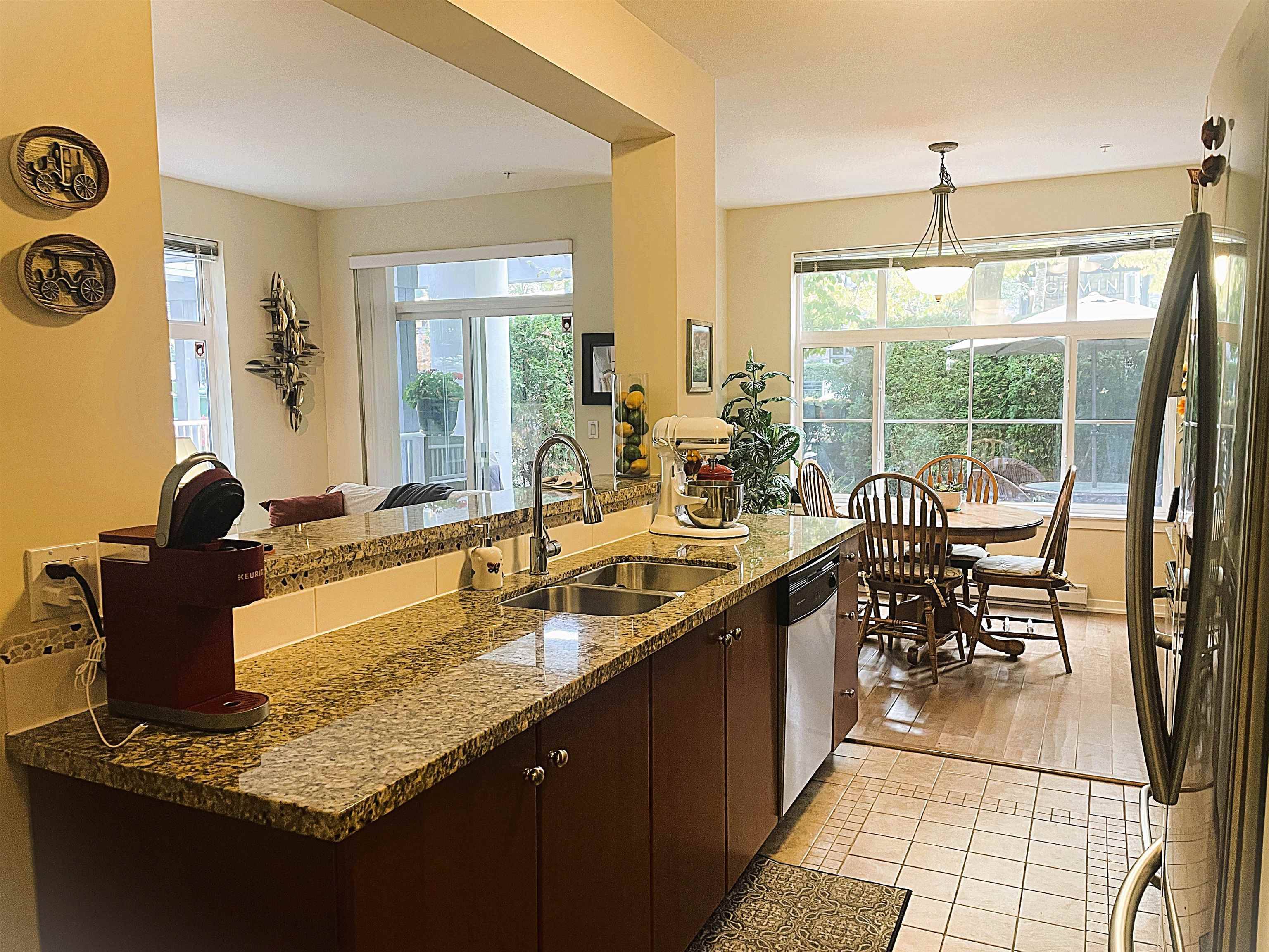 Surrey, BC V4A 1V4,15299 17a AVE #101