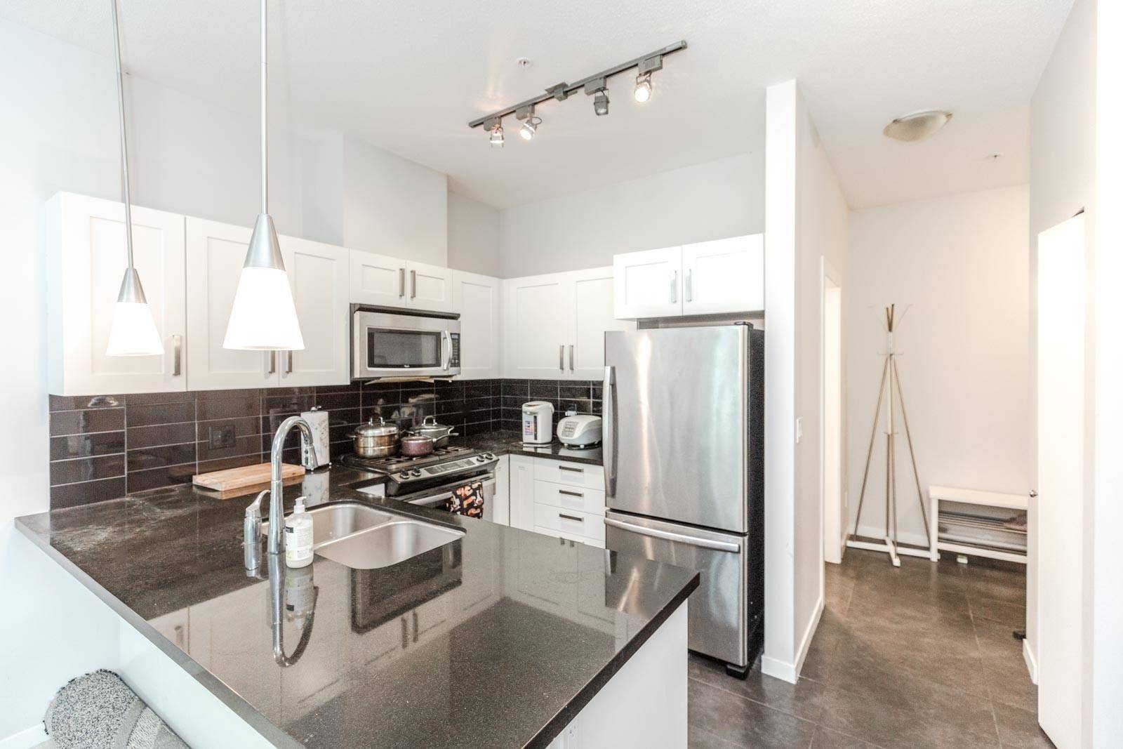 Burnaby, BC V5C 0E9,2133 Douglas RD #109