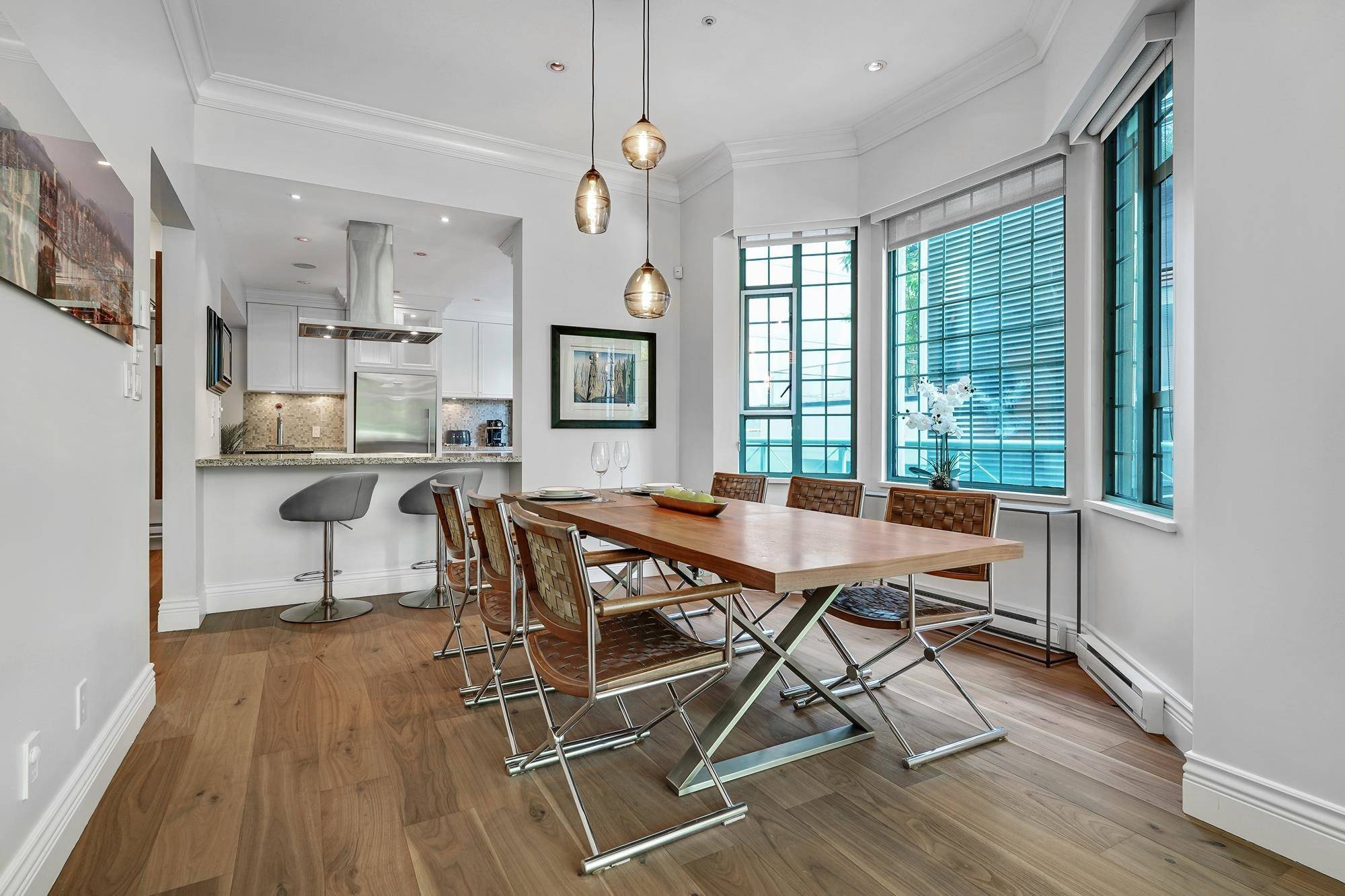 Vancouver, BC V6B 5W4,281 Smithe ST