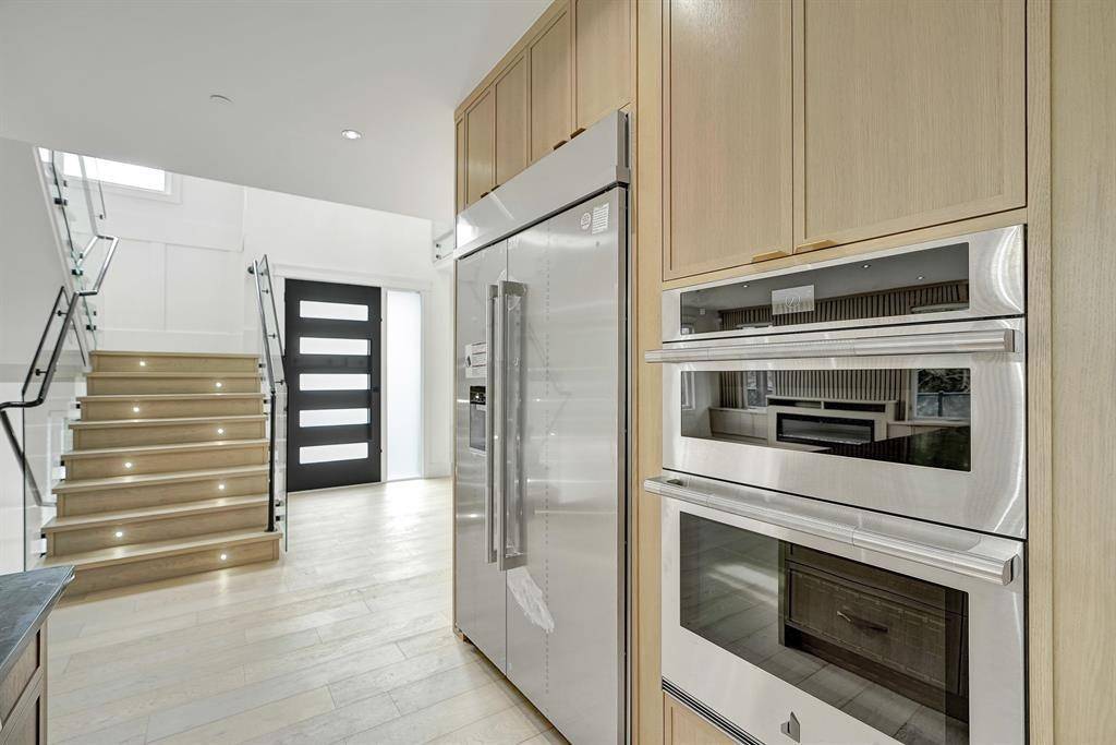 White Rock, BC V4B 3H9,13915 Blackburn AVE