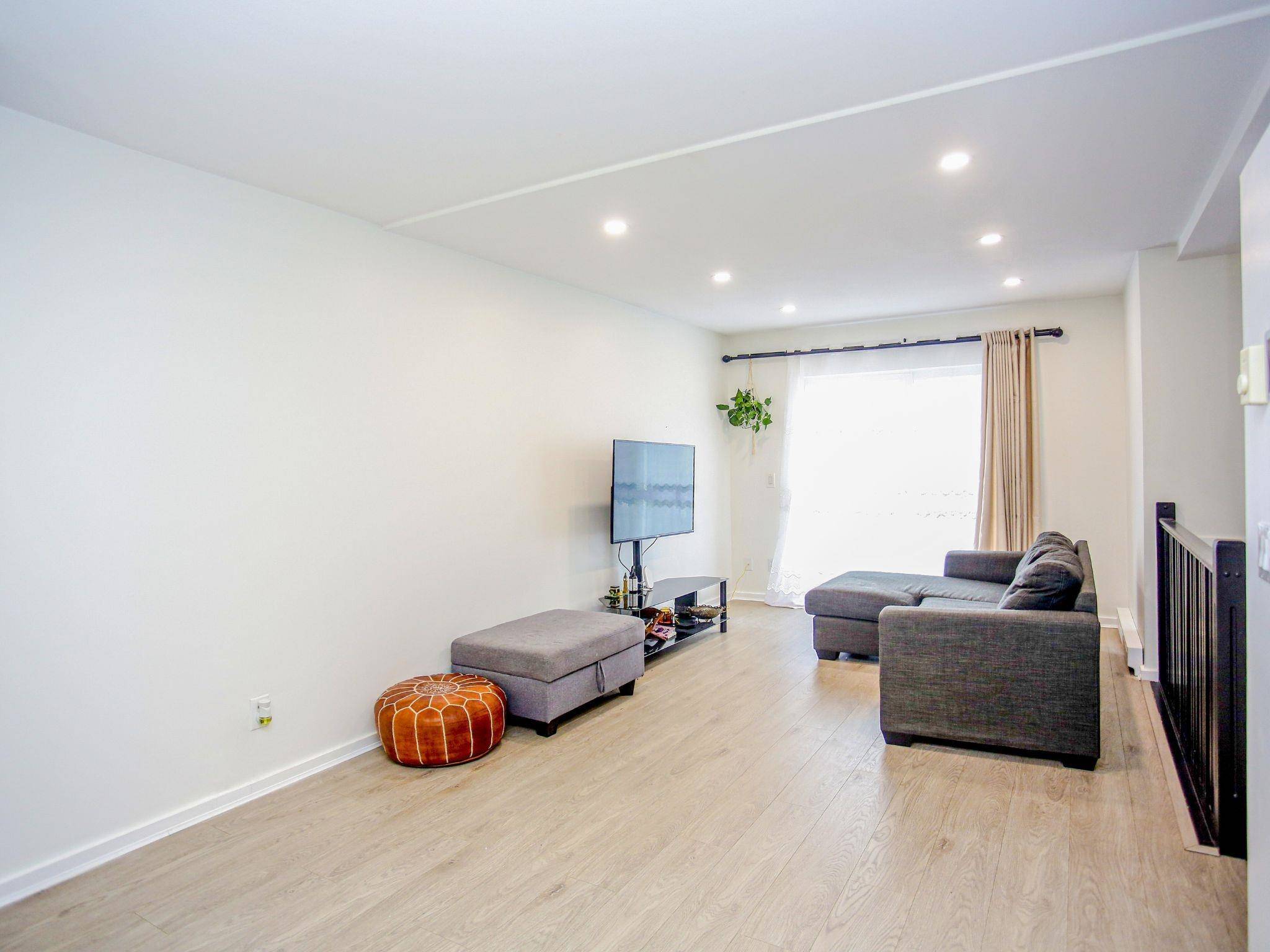 Surrey, BC V3Z 2B3,15236 36 AVE #162