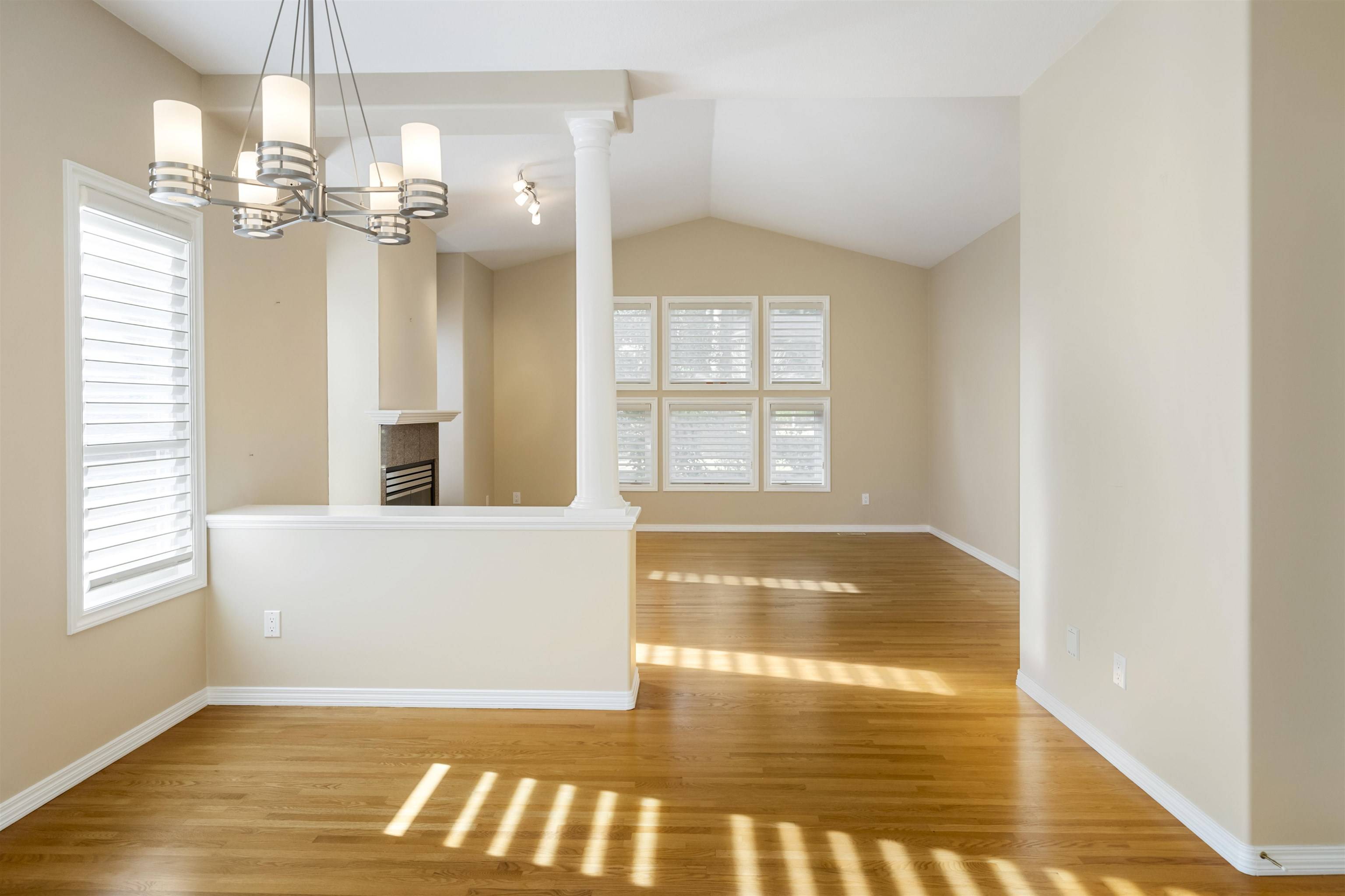 Surrey, BC V4A 1P8,13911 16 AVE #1