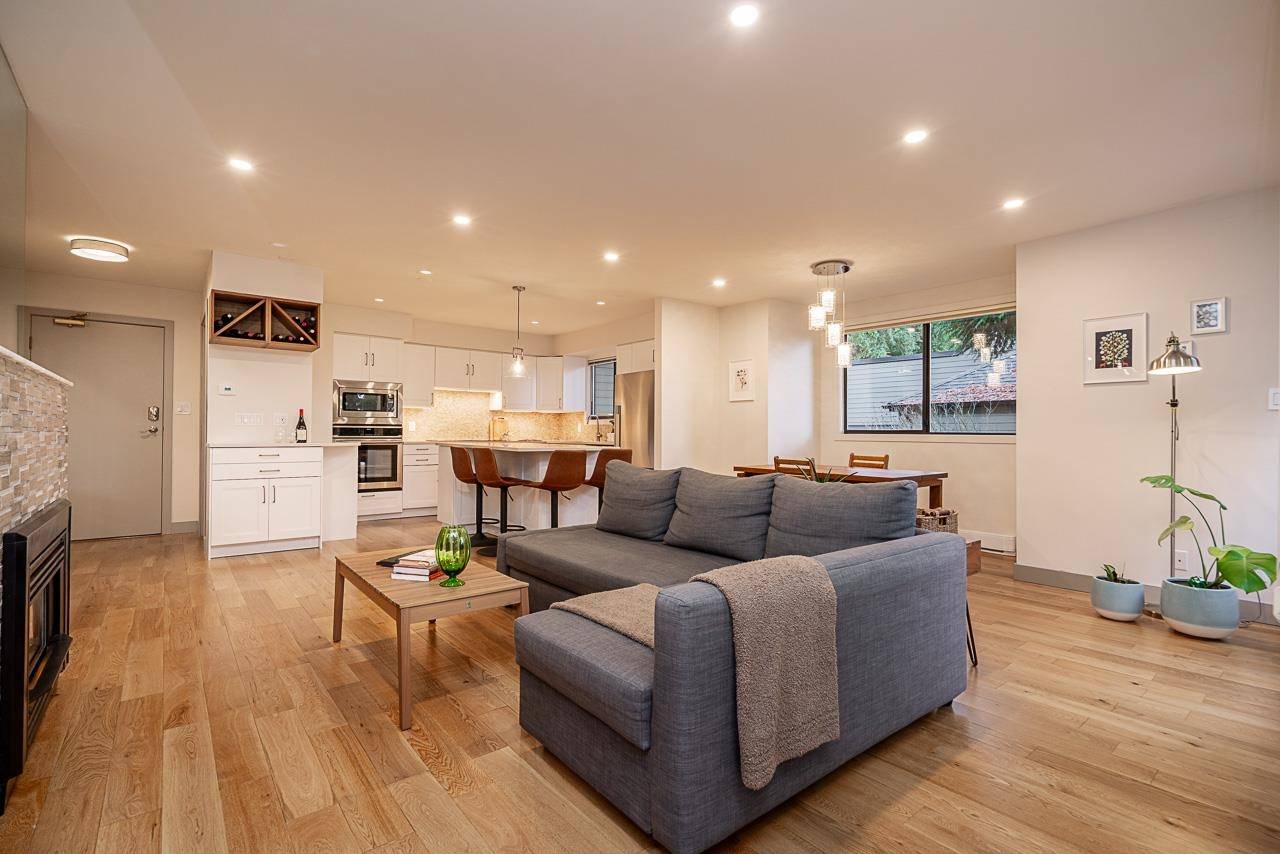 Surrey, BC V4P 1J2,14085 Nico Wynd PL #4