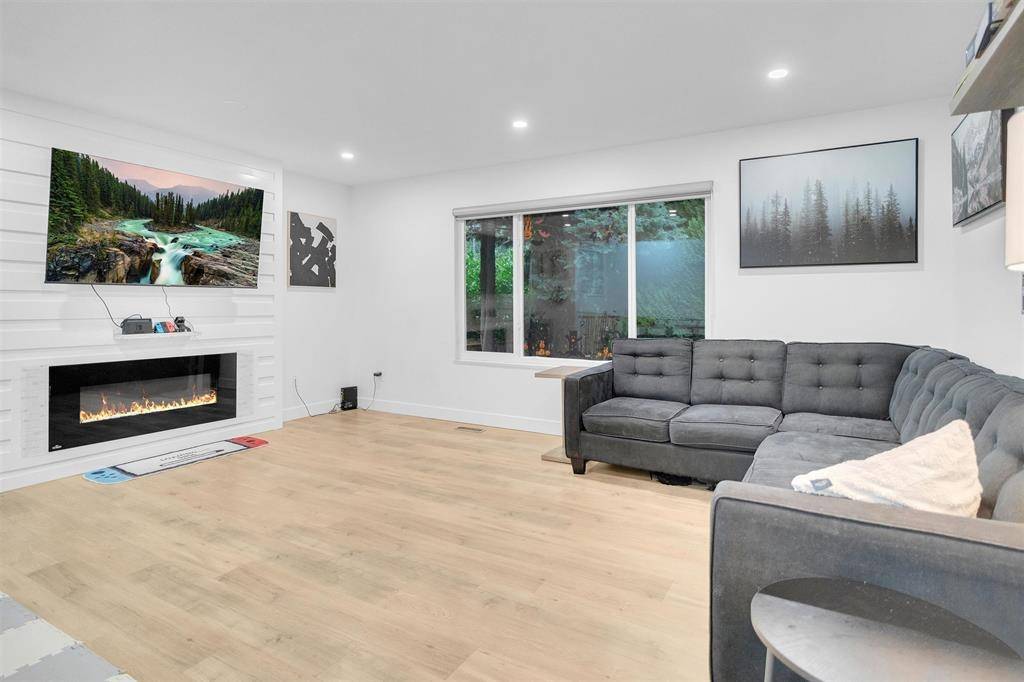 Surrey, BC V4A 6S6,2042 Bowler DR