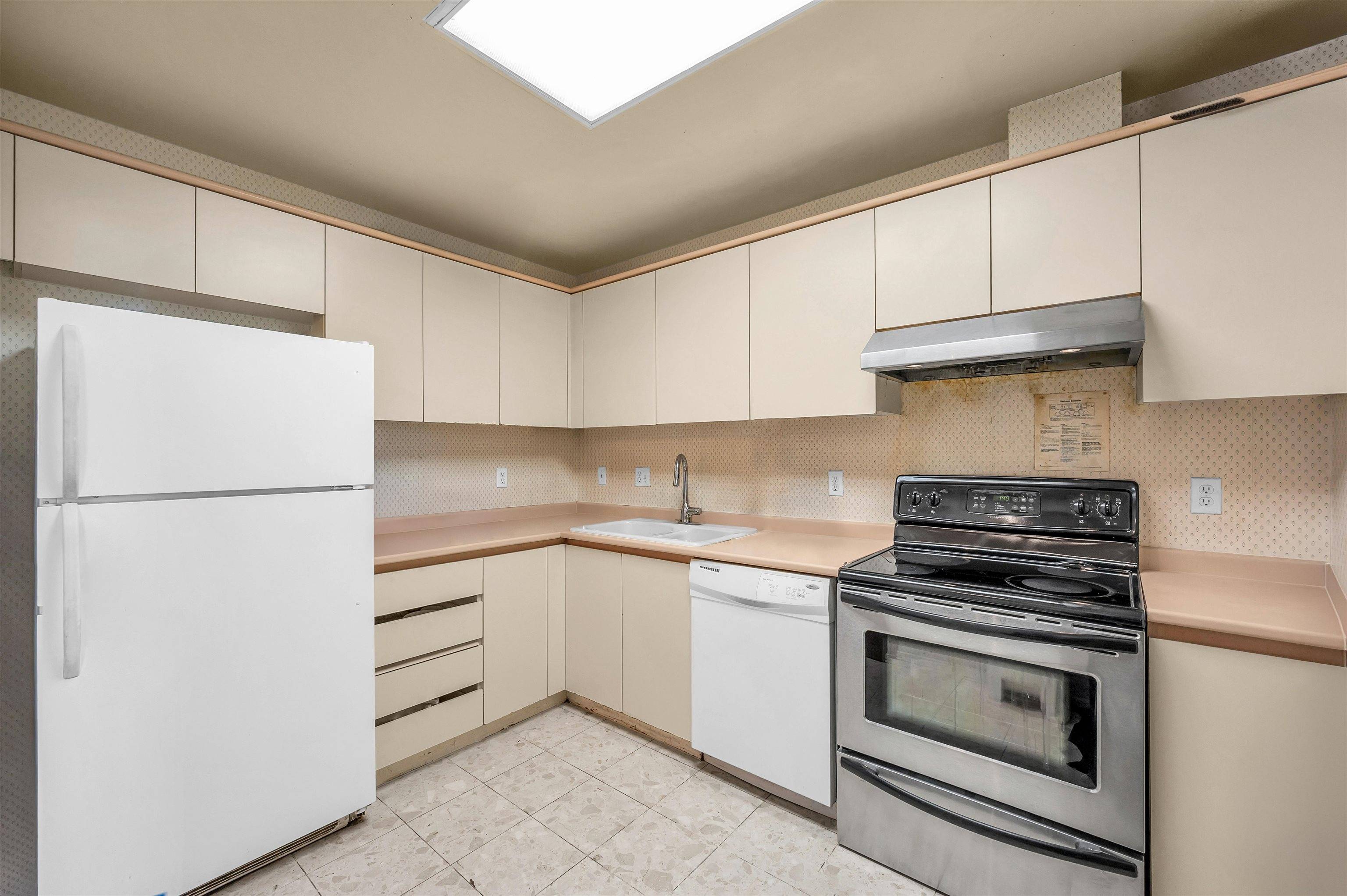 Burnaby, BC V5H 4L8,6240 Mckay AVE #1102