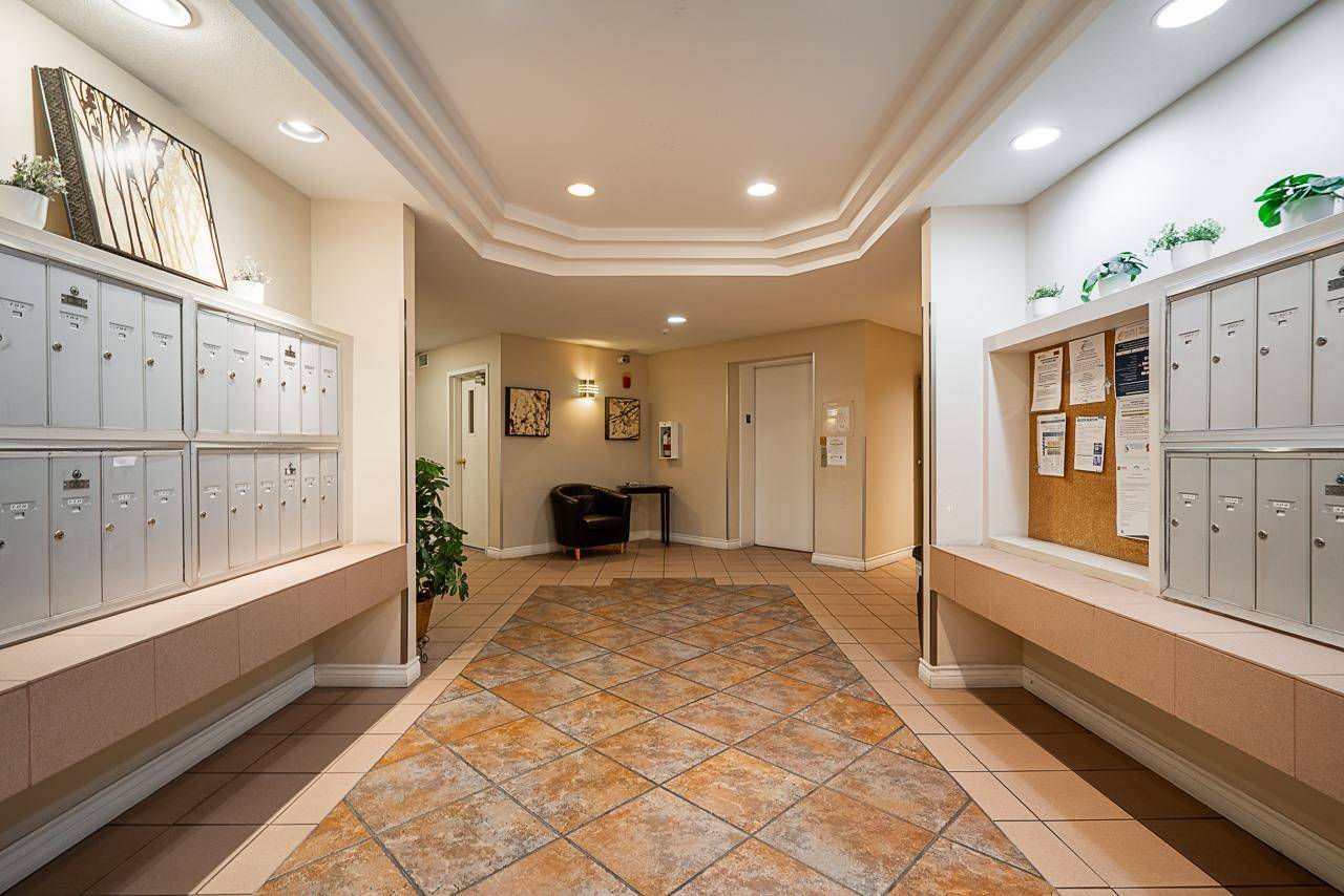 Surrey, BC V3R 0T1,14981 101a AVE #111