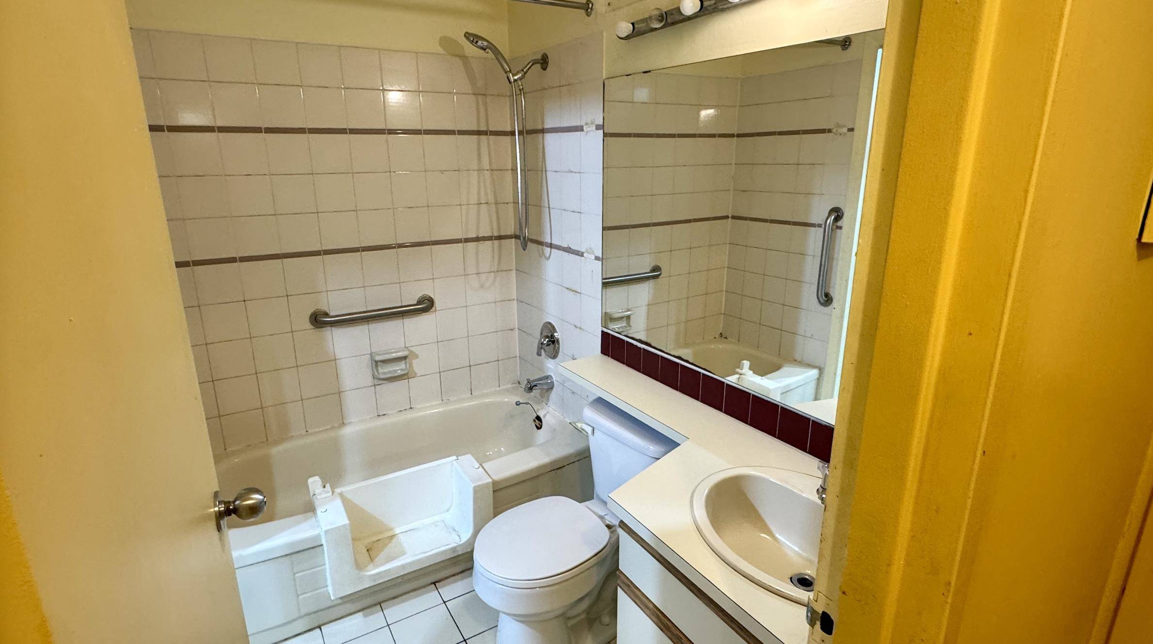 Vancouver, BC V6G 2R6,1010 Chilco ST #403