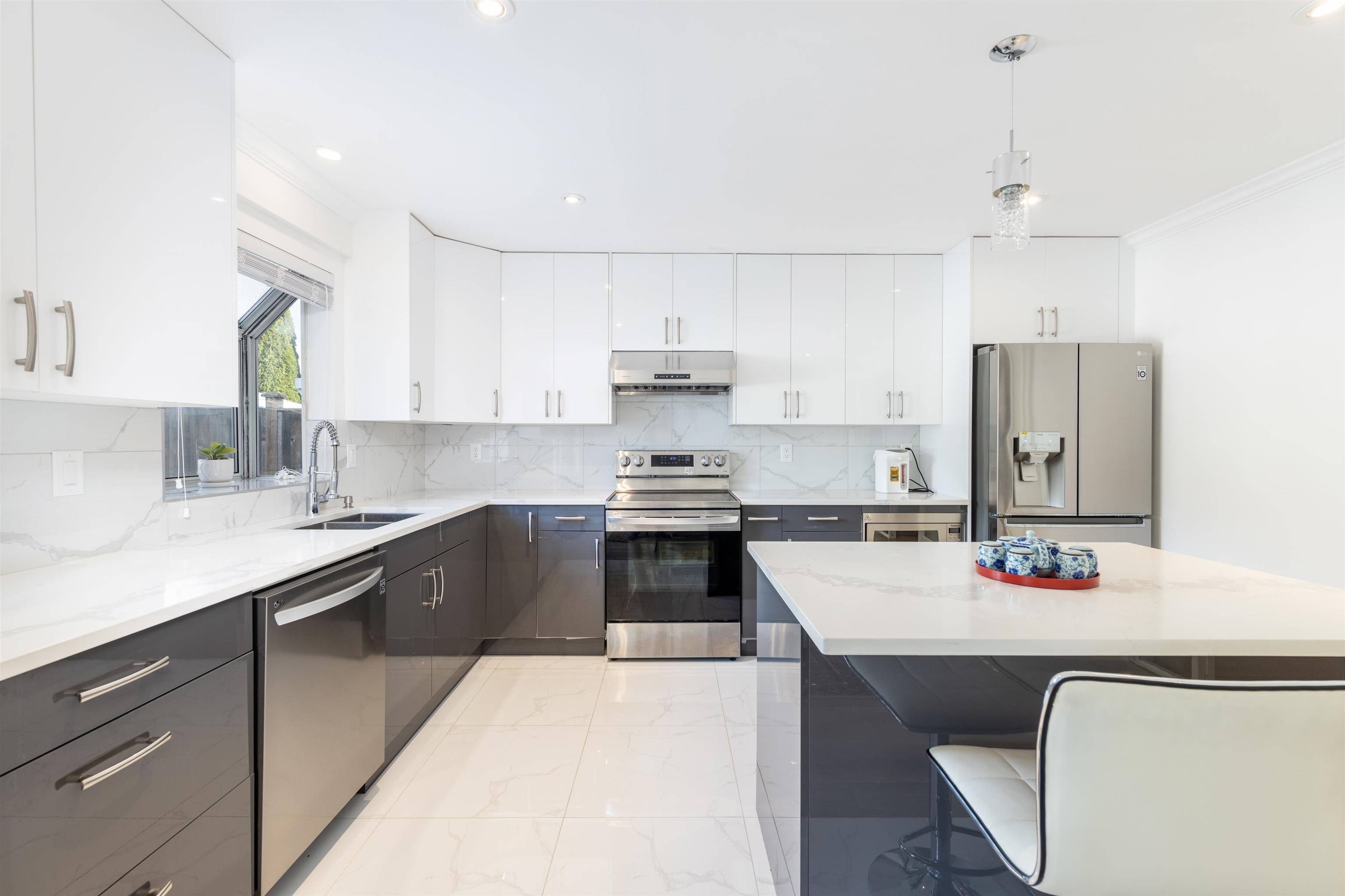 Richmond, BC V6Y 3C5,9331 Mcburney DR