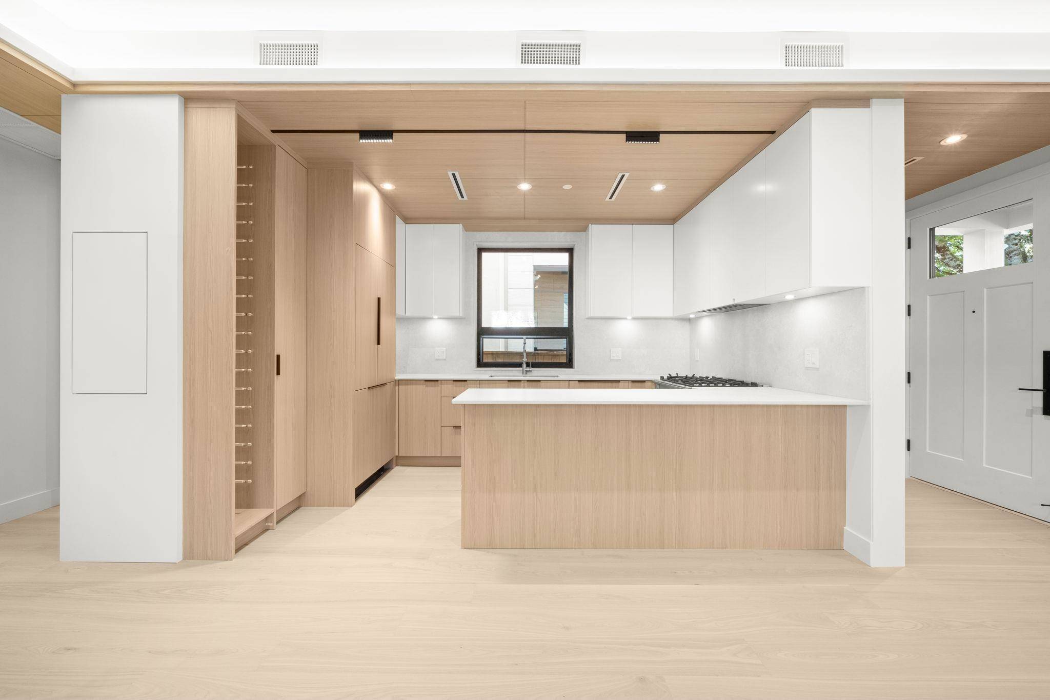 Vancouver, BC V6S 1L2,3904 W 23rd AVE