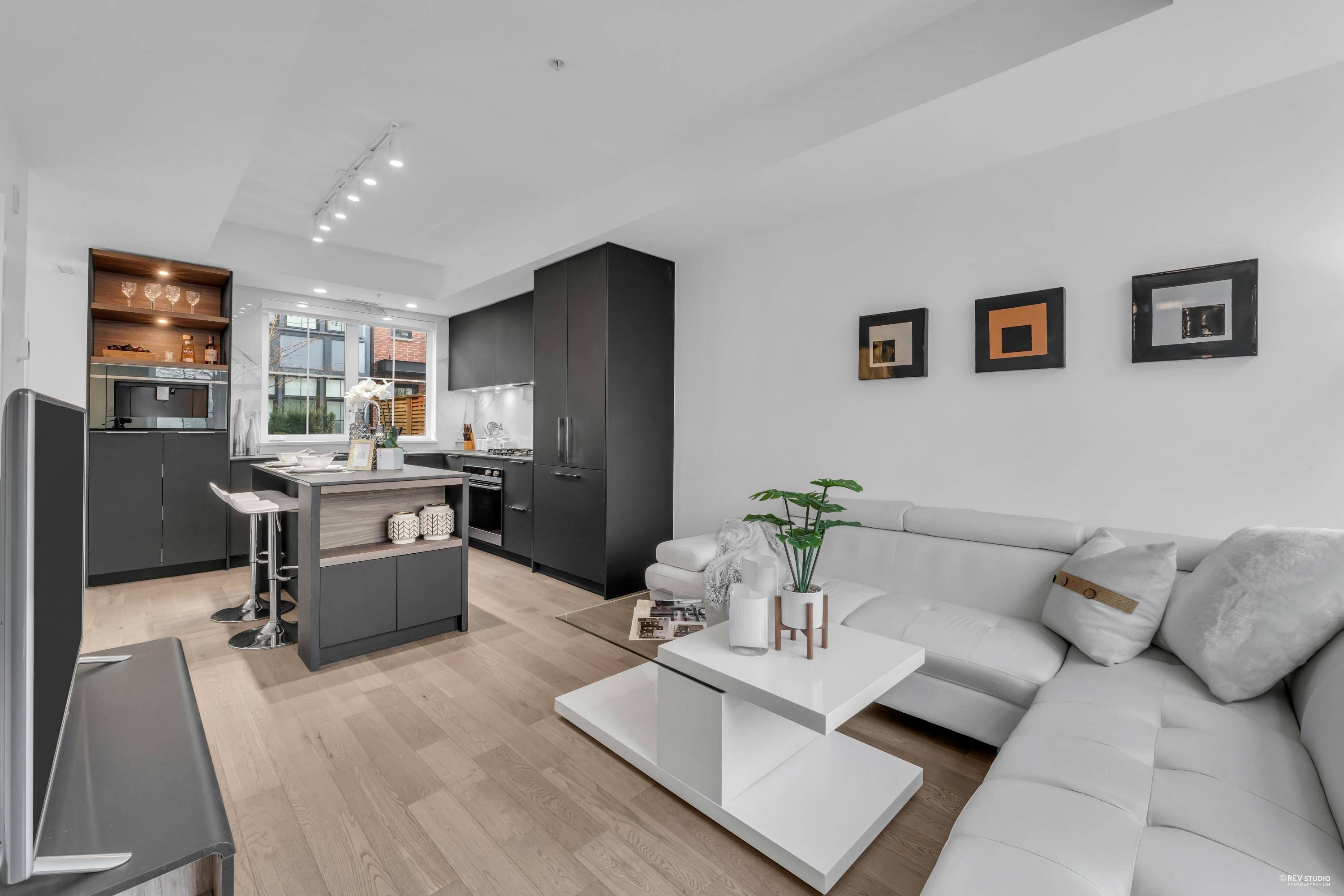 North Vancouver, BC V7P 0C9,2070 Curling RD