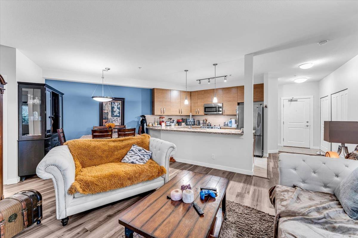 Surrey, BC V4A 0A5,15168 19 AVE #111