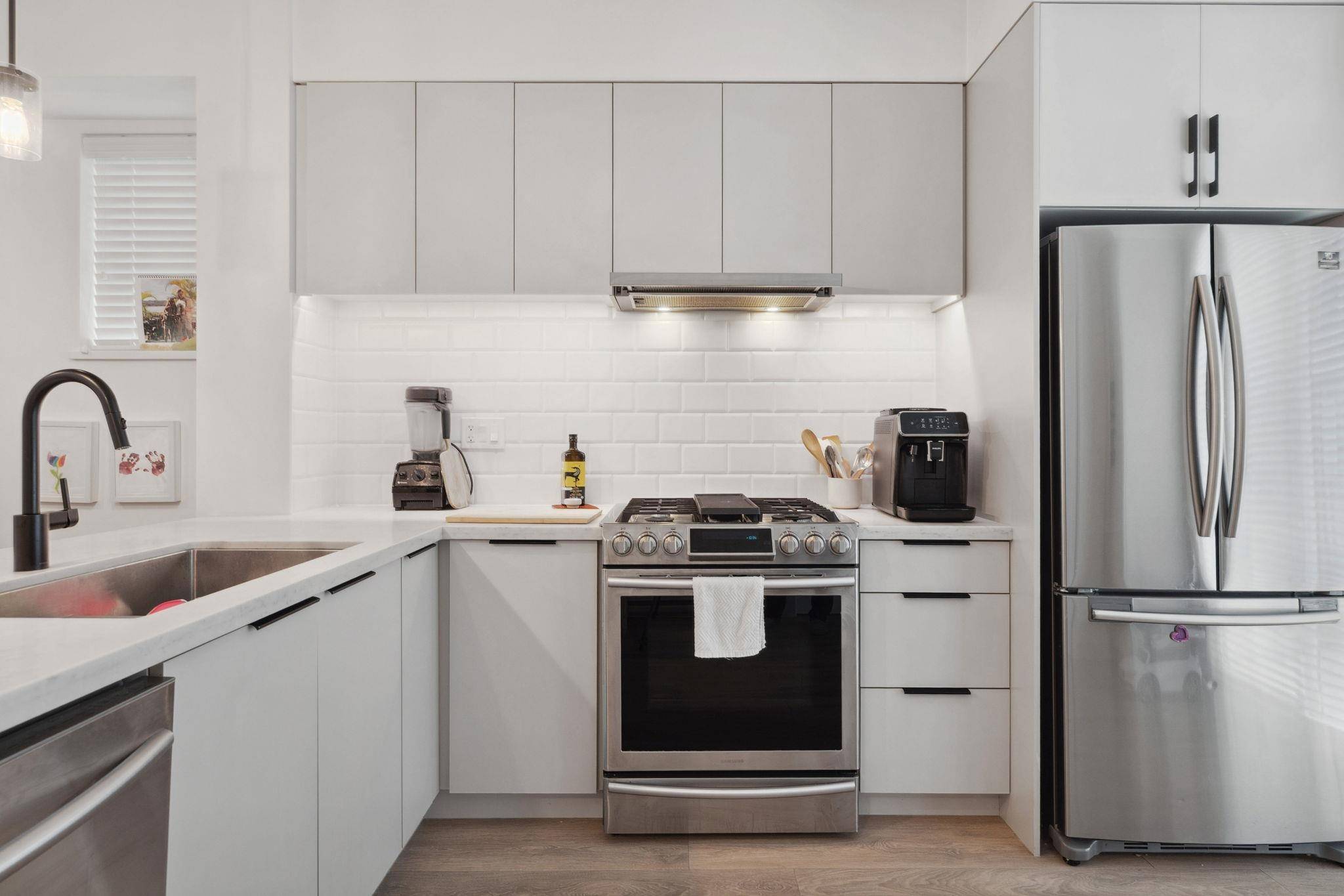 Port Moody, BC V3H 0K3,3021 St George ST #601