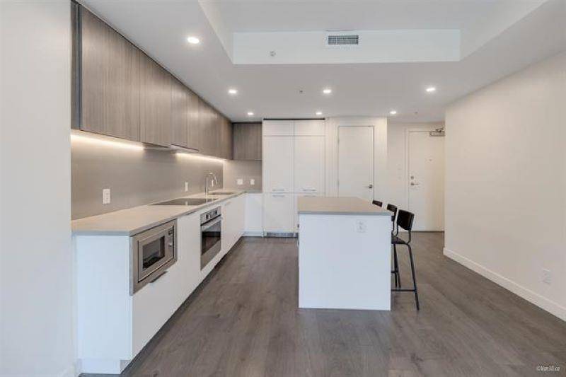 Surrey, BC V3T 0R2,13318 104 AVE #402