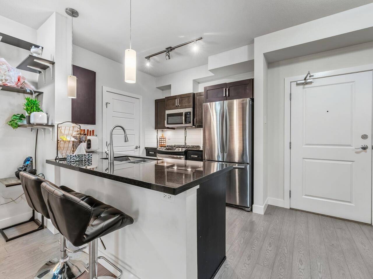 Langley, BC V3A 0E6,20062 Fraser HWY #206