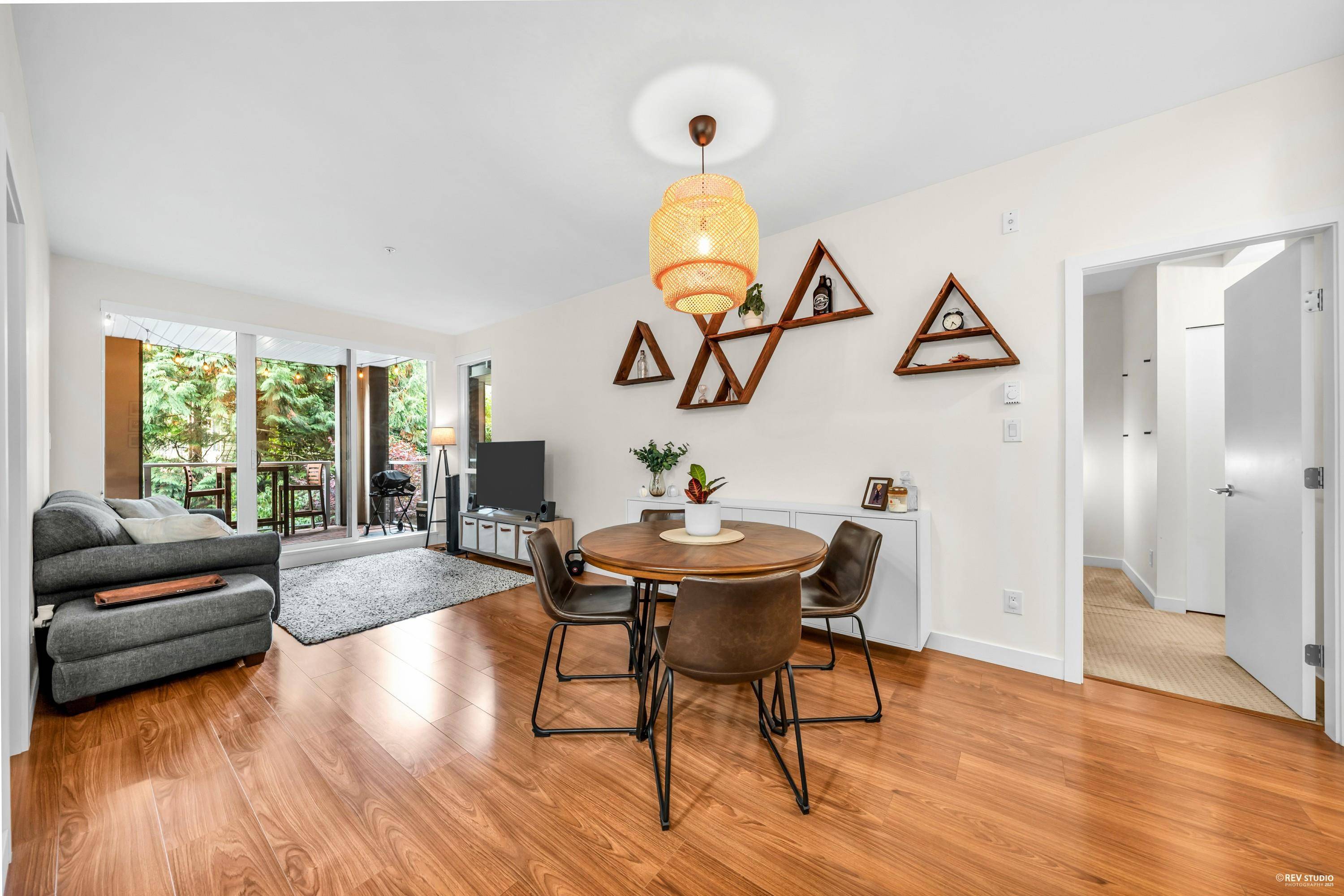 Burnaby, BC V5B 0B4,5460 Broadway #201