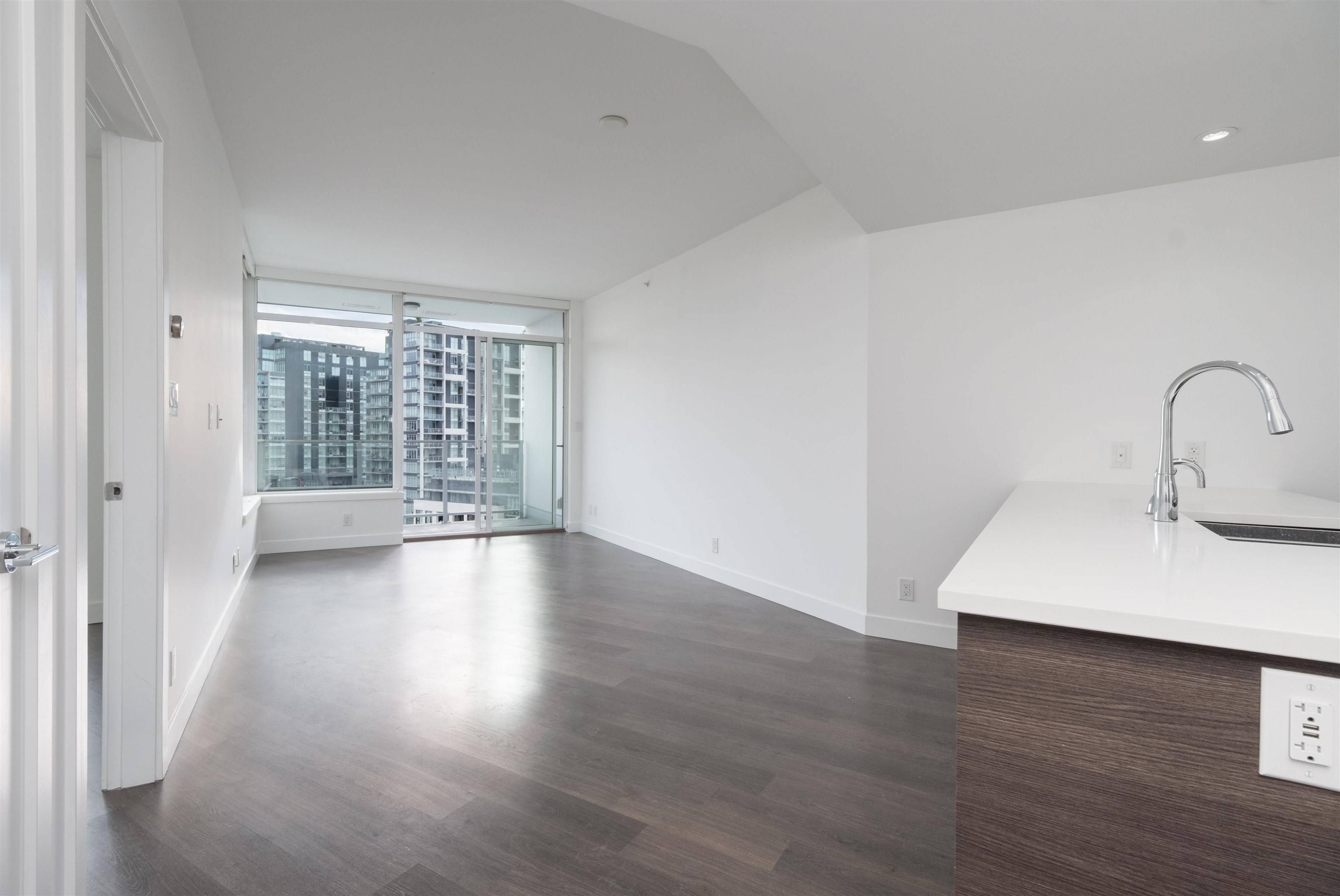 Vancouver, BC V5S 0E2,3557 Sawmill CRES #912