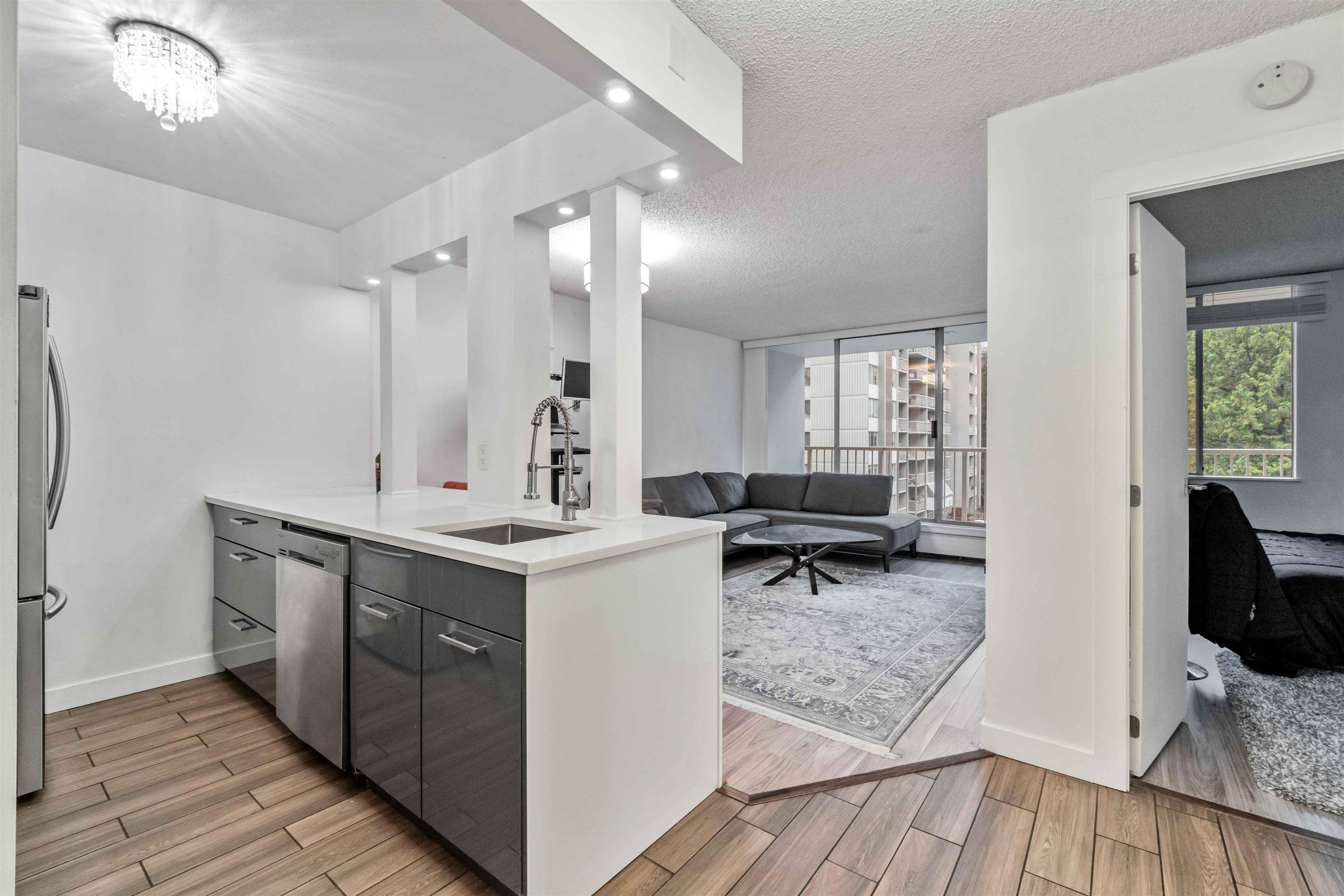 North Vancouver, BC V7P 3G8,2004 Fullerton AVE #506