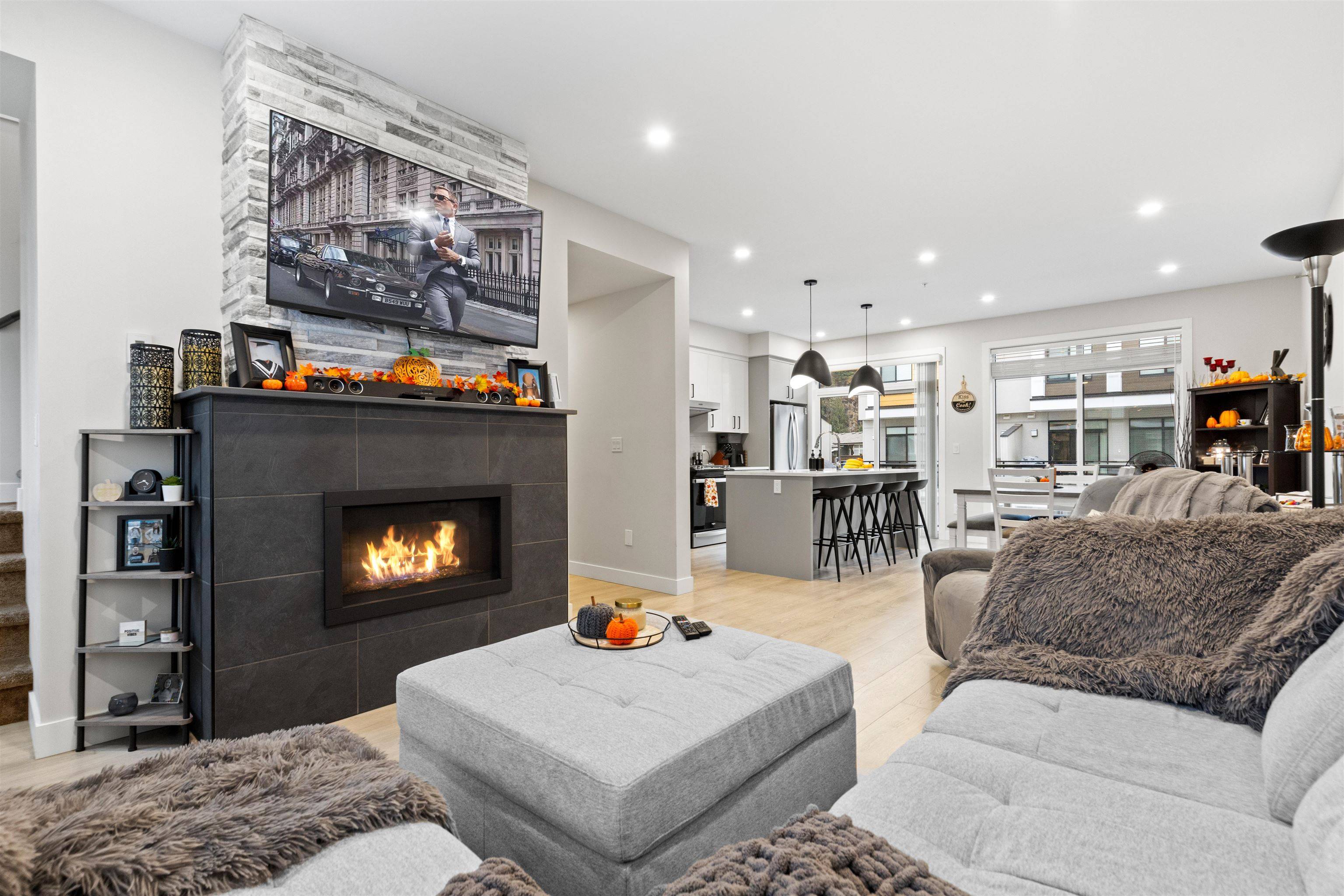 Chilliwack, BC V2R 6B3,46150 Thomas RD #211