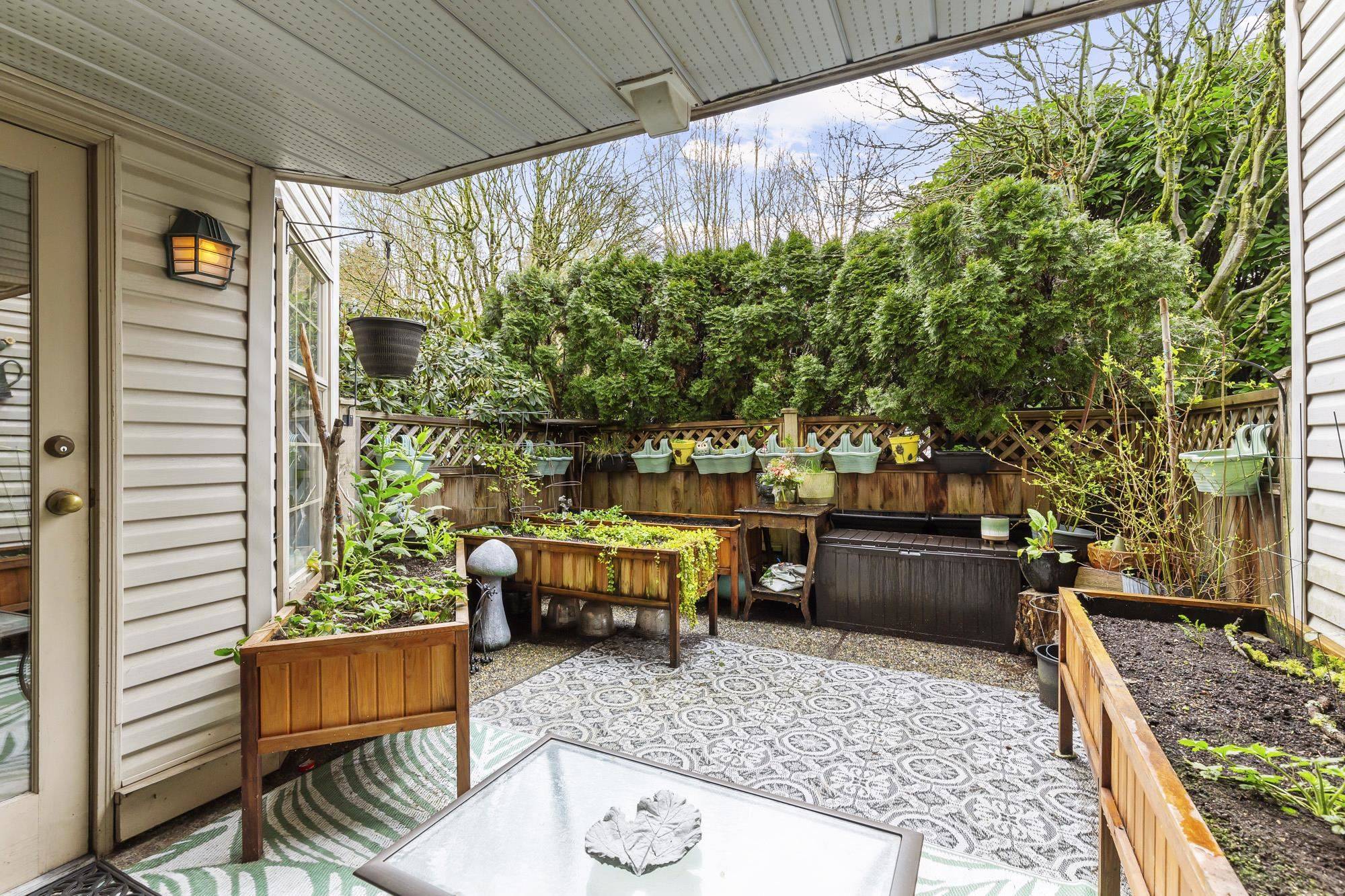 Port Coquitlam, BC V3B 1H3,1955 Suffolk AVE #106