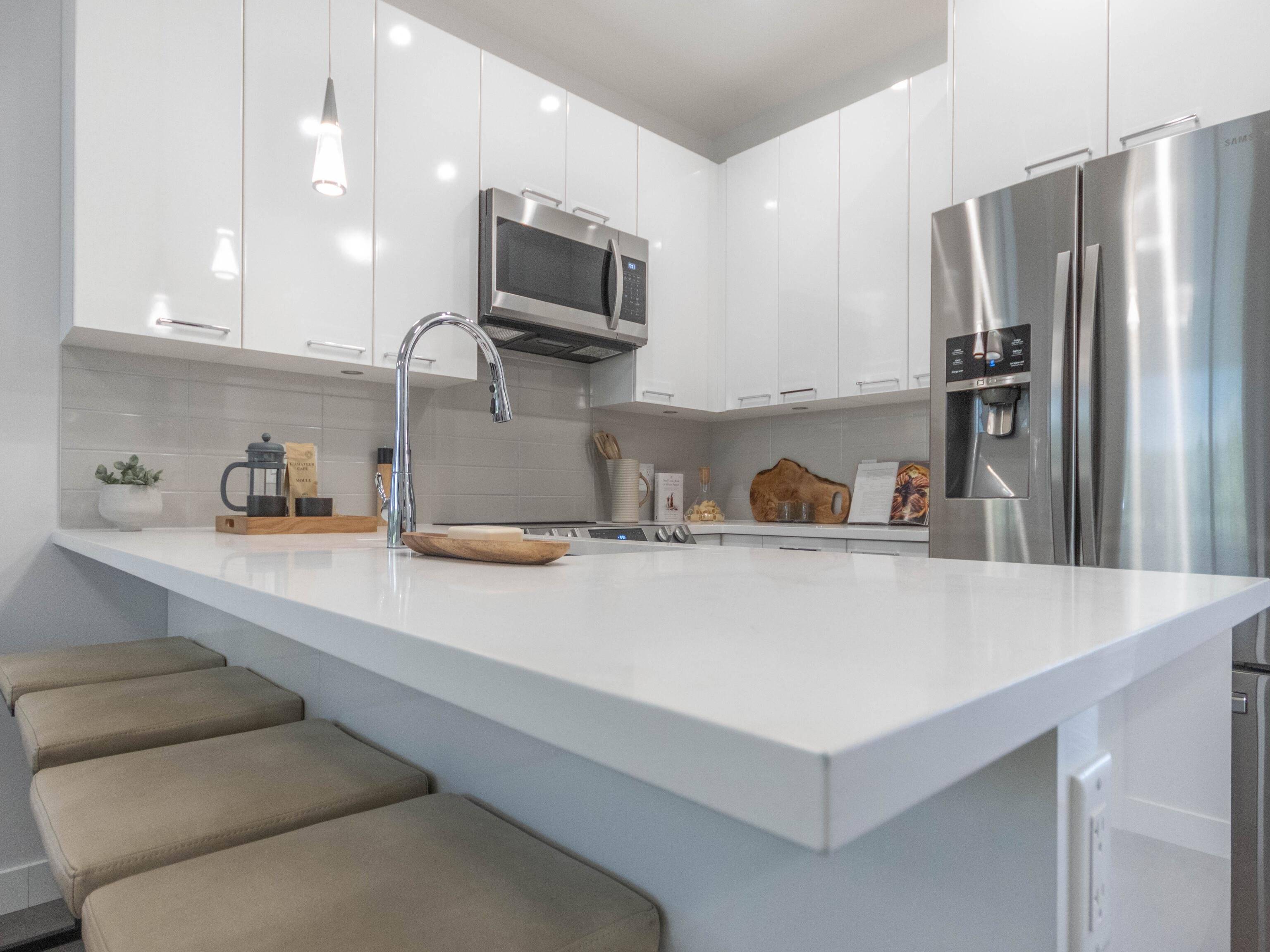 Abbotsford, BC V2S 0N9,33886 Pine ST #100