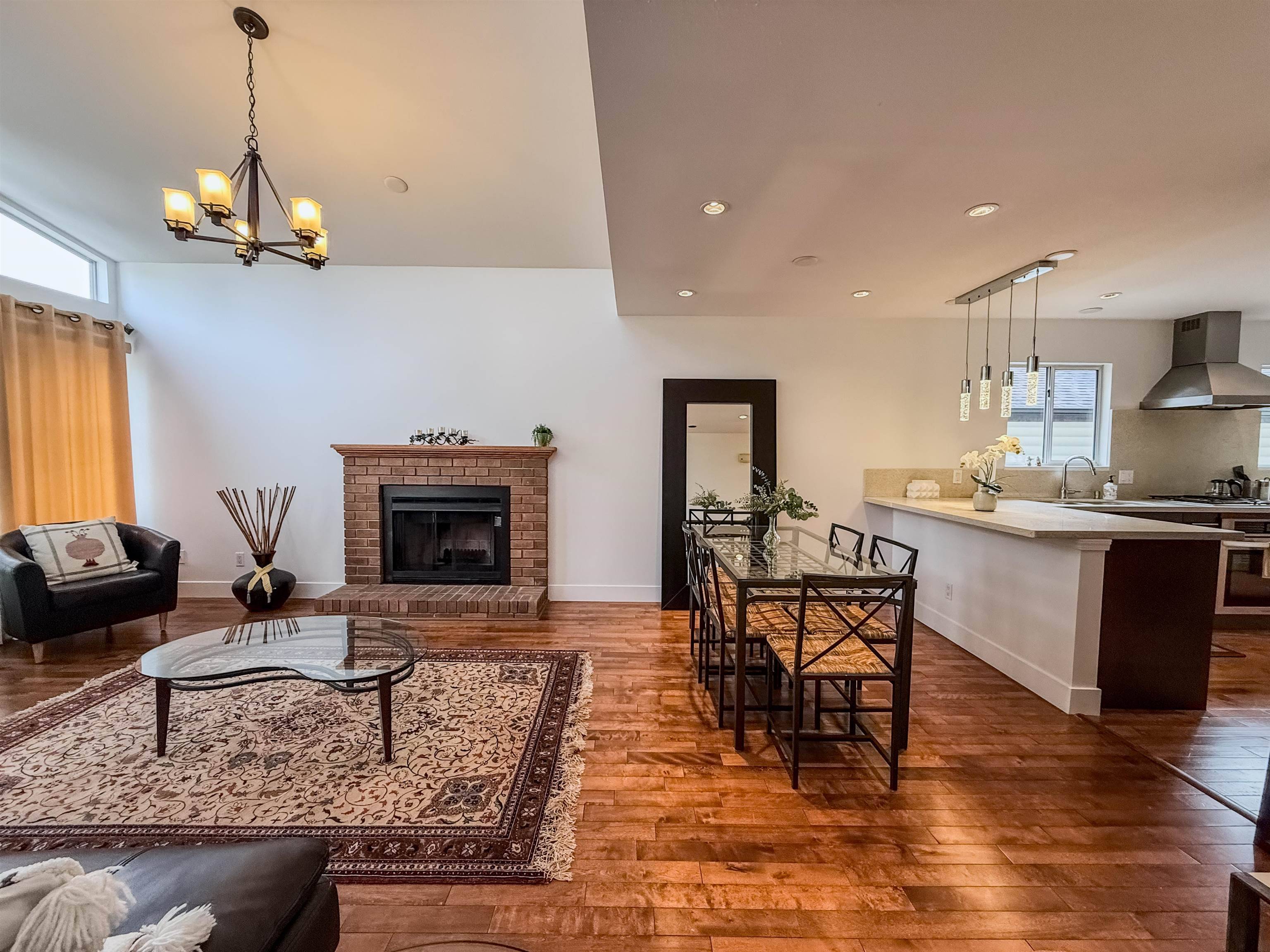 North Vancouver, BC V7P 3A1,1717 Tatlow AVE