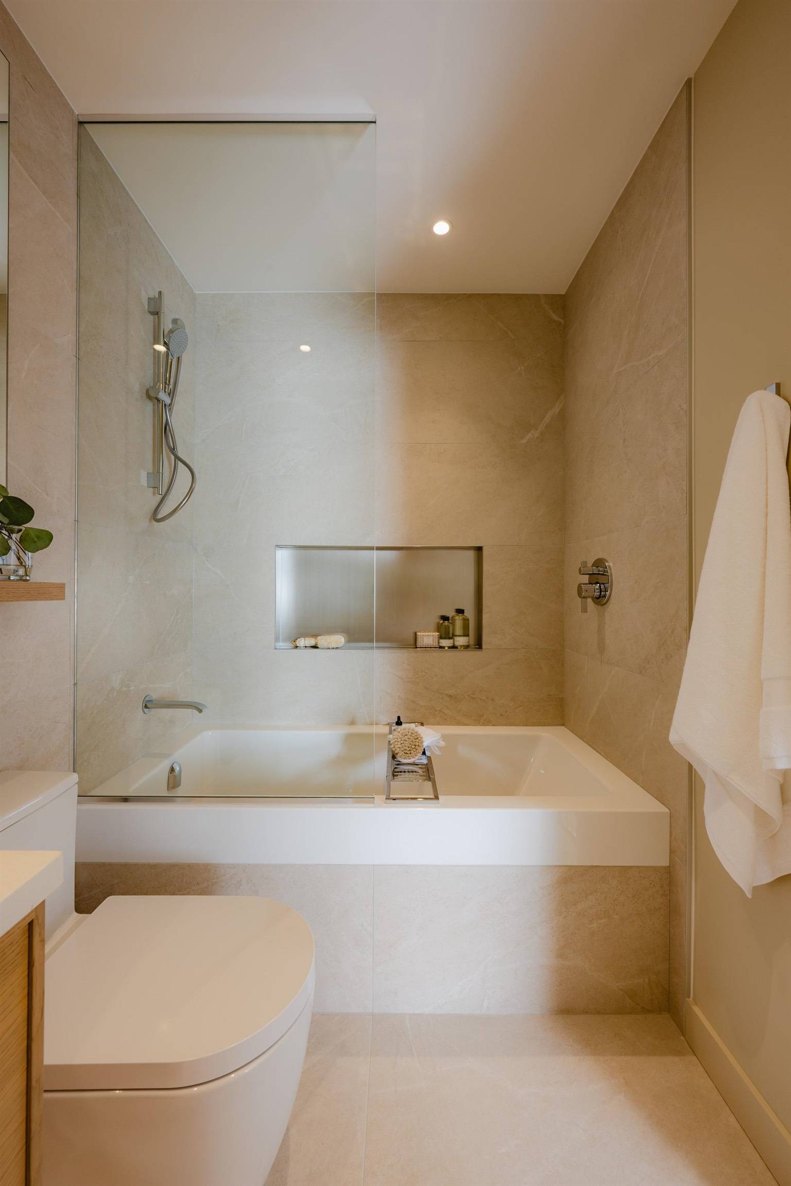 Surrey, BC V4A 3V2,1655 128 ST #308