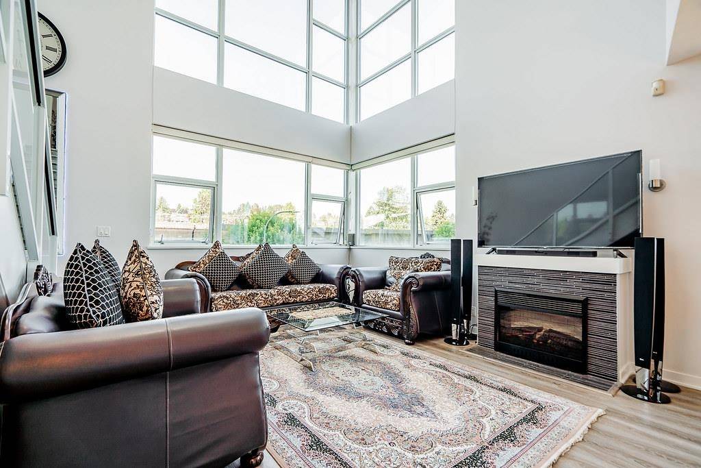 Burnaby, BC V5B 0A1,2225 Holdom AVE #304