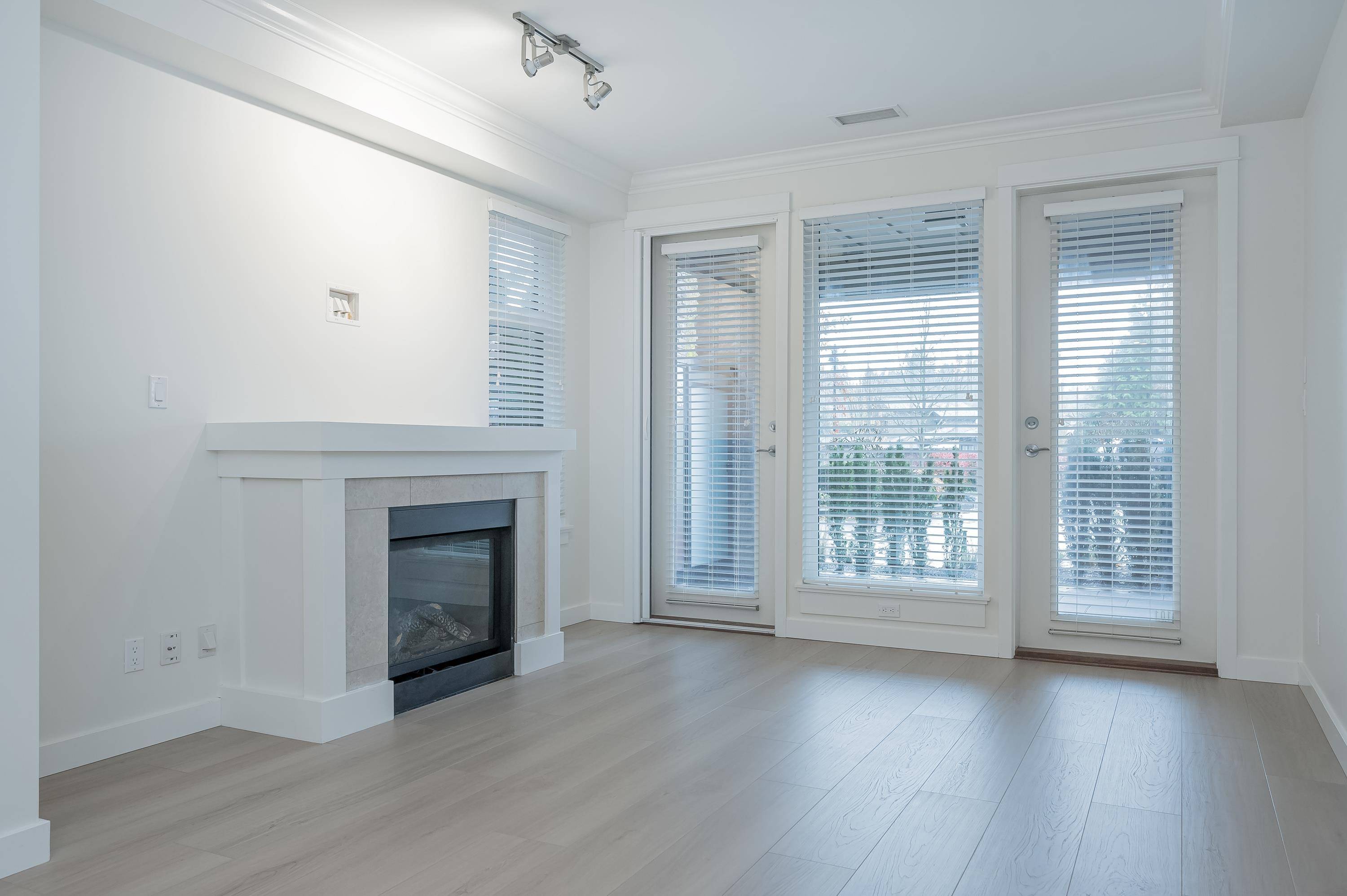 Tsawwassen, BC V4M 0A2,5099 Springs BLVD #101