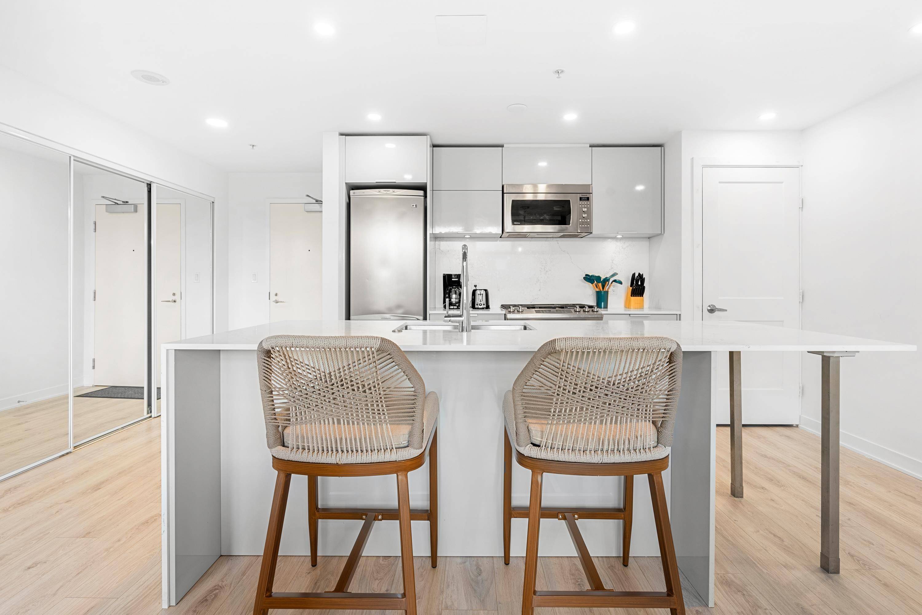 Vancouver, BC V6B 0E6,128 W Cordova ST #801