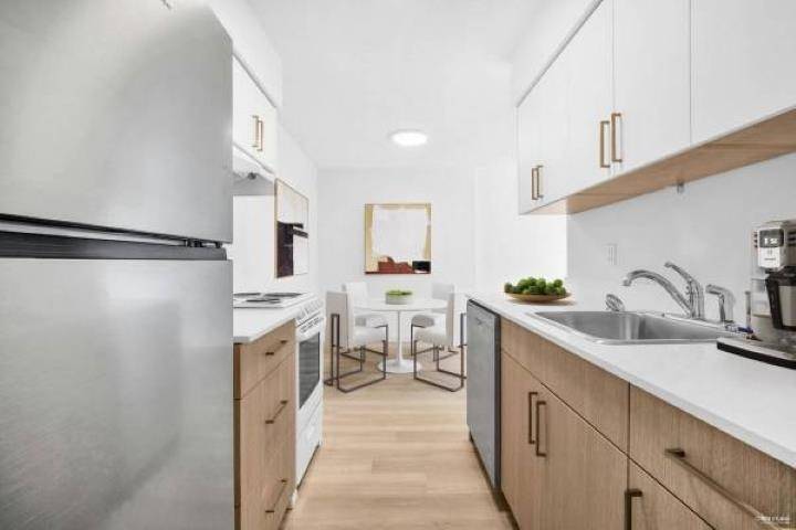 Coquitlam, BC V3K 4W2,201 Laval ST #108