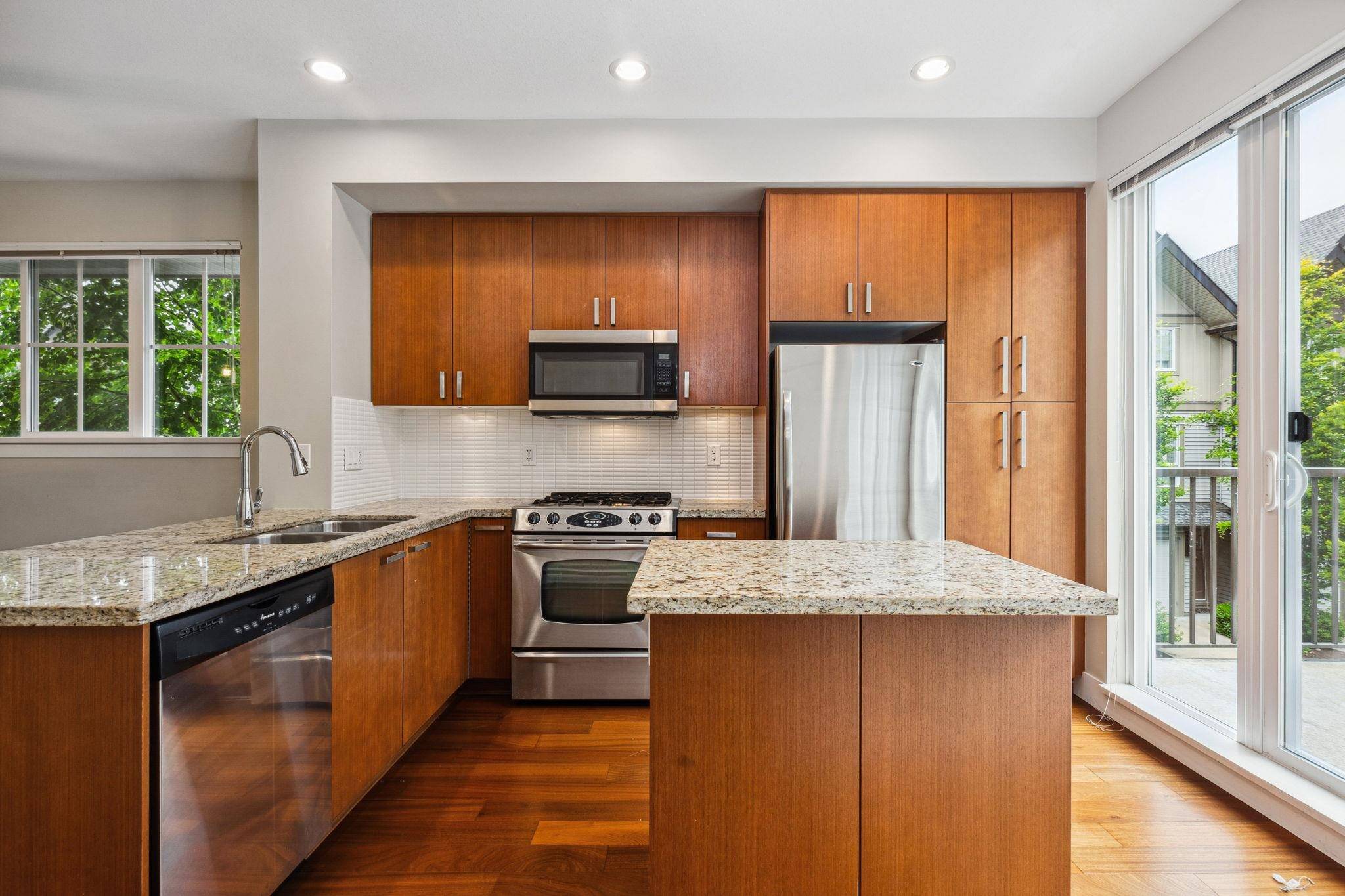 Surrey, BC V3Z 7Y6,2501 161a ST #257