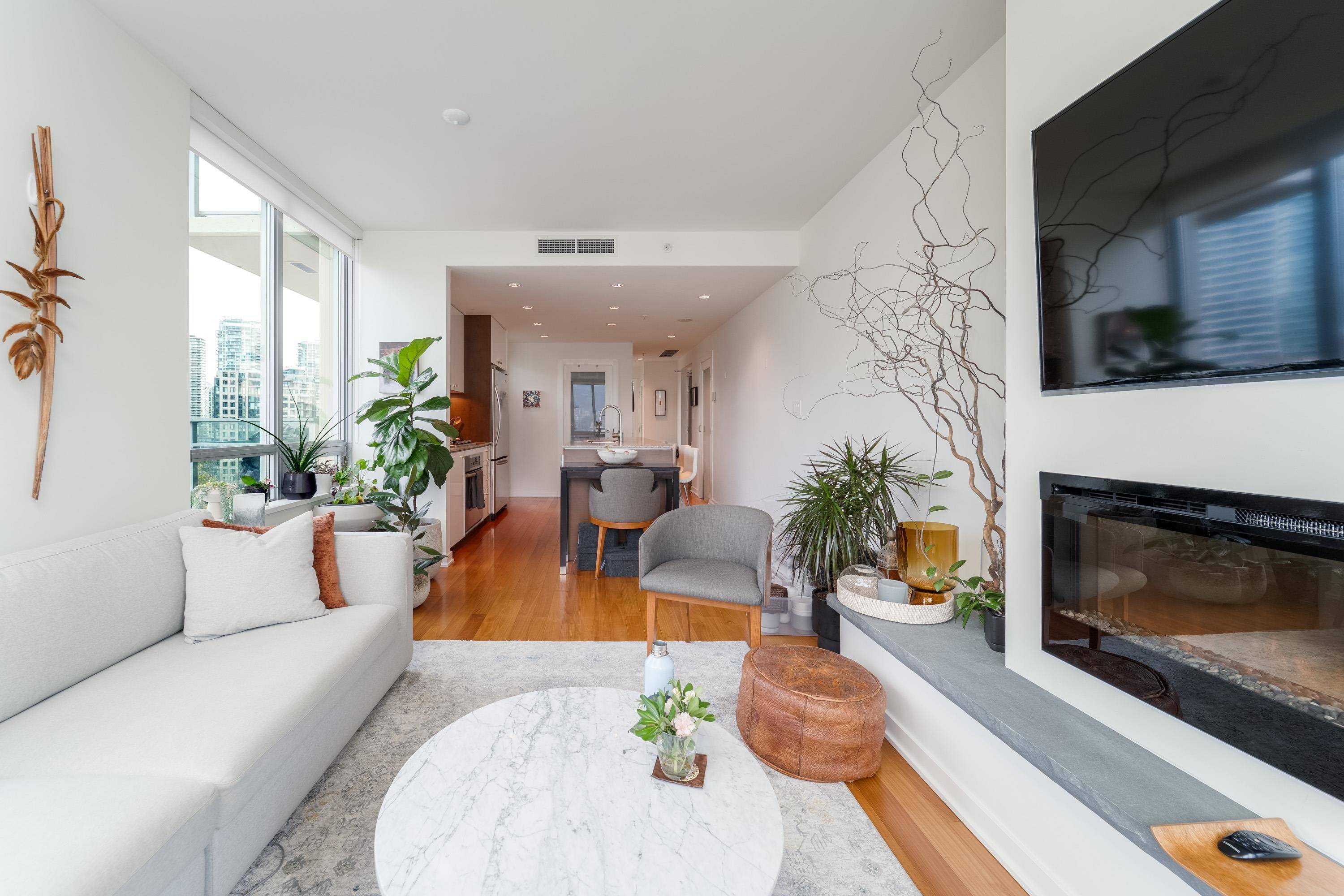 Vancouver, BC V6E 3W2,1005 Beach AVE #1506