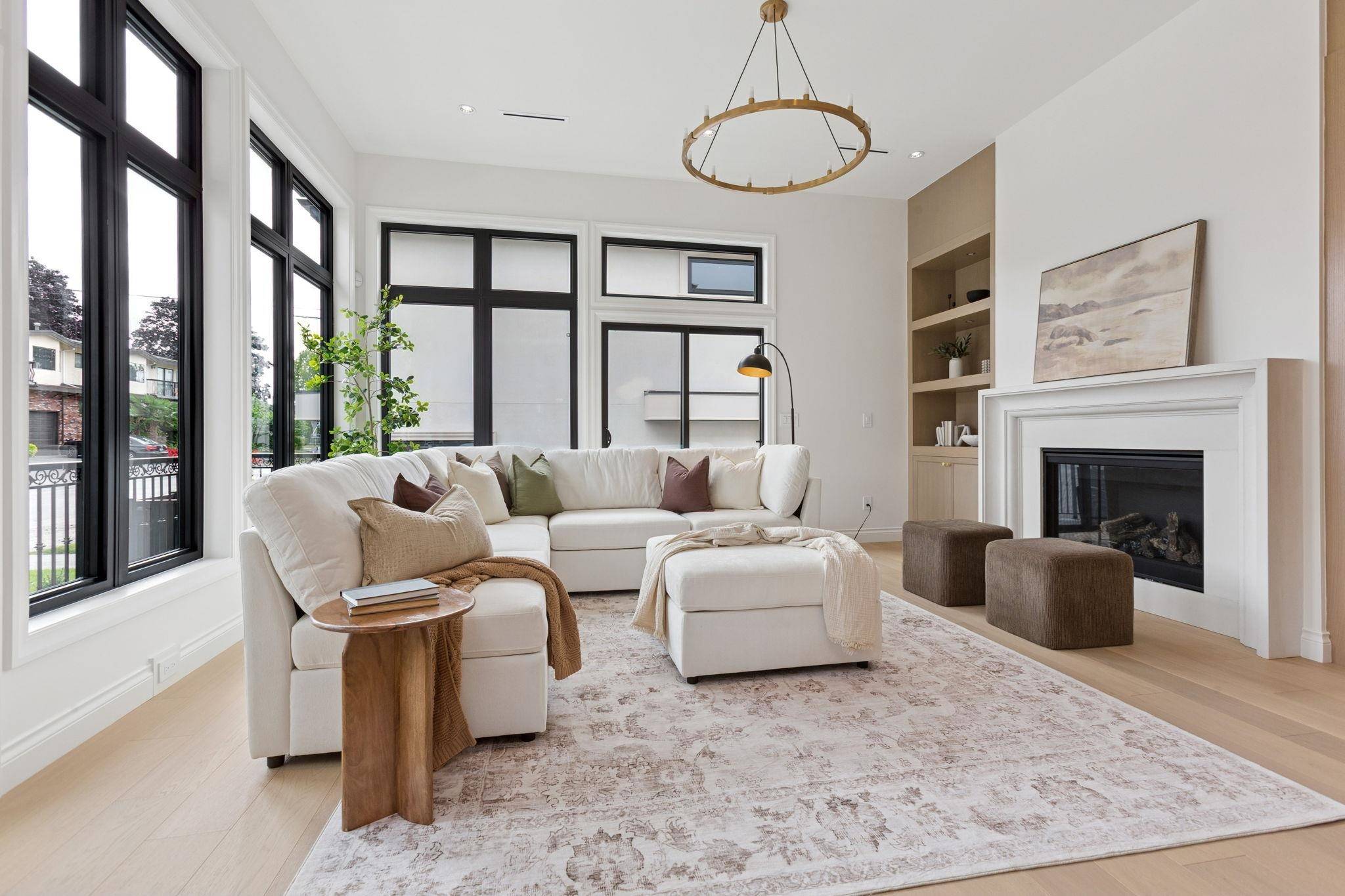 Burnaby, BC V5C 2X4,811 Madison AVE