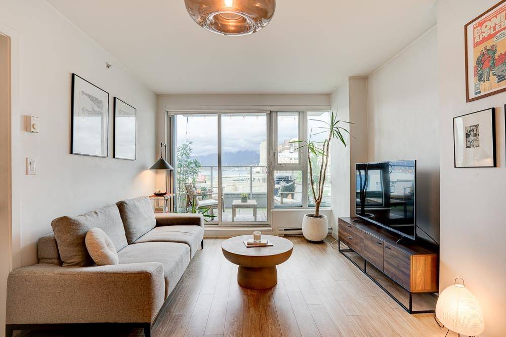 Vancouver, BC V6A 0G9,983 E Hastings ST #201