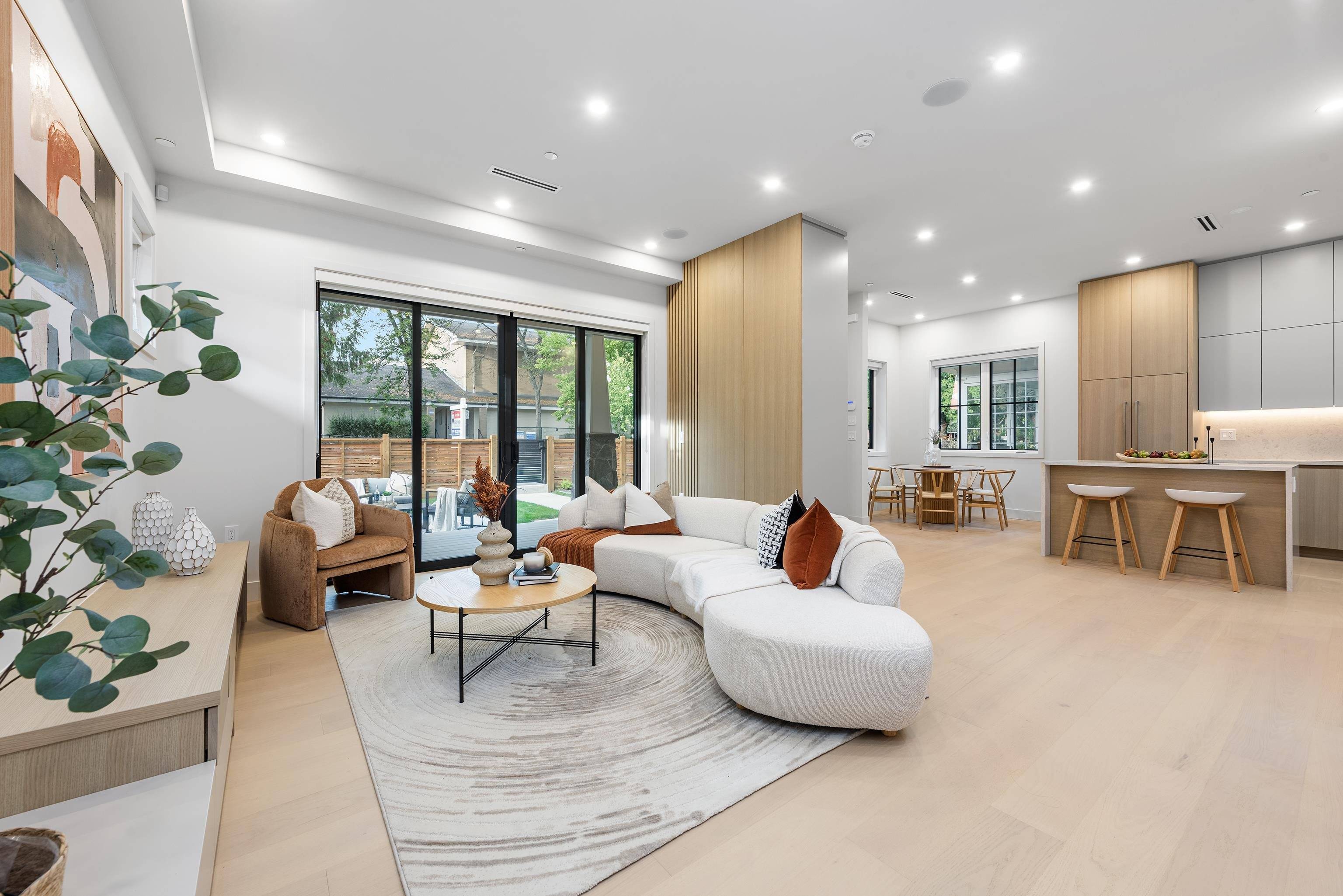 Vancouver, BC V5N 1Y1,2136 E 10th AVE