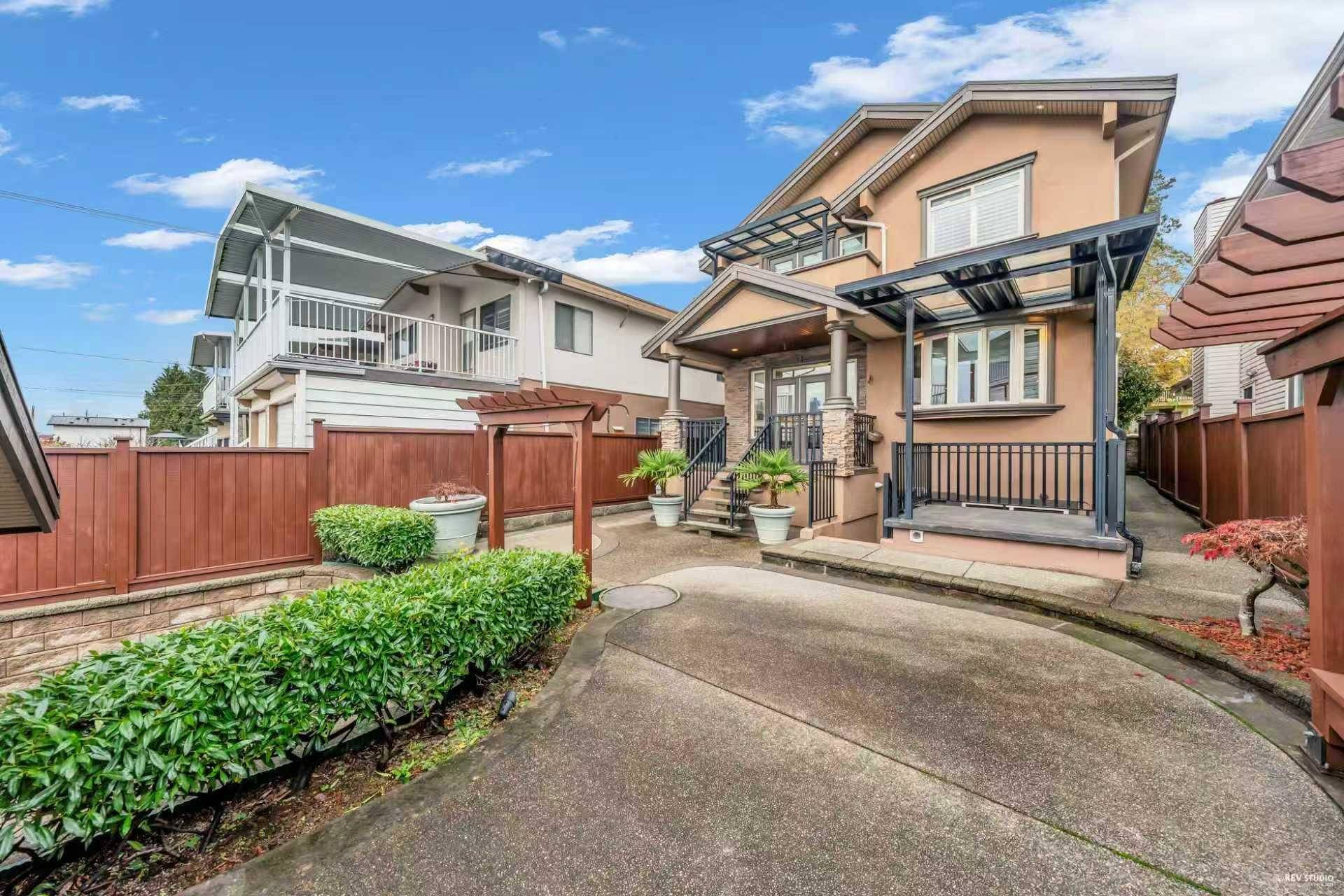 Burnaby, BC V5C 2V9,4878 Georgia ST