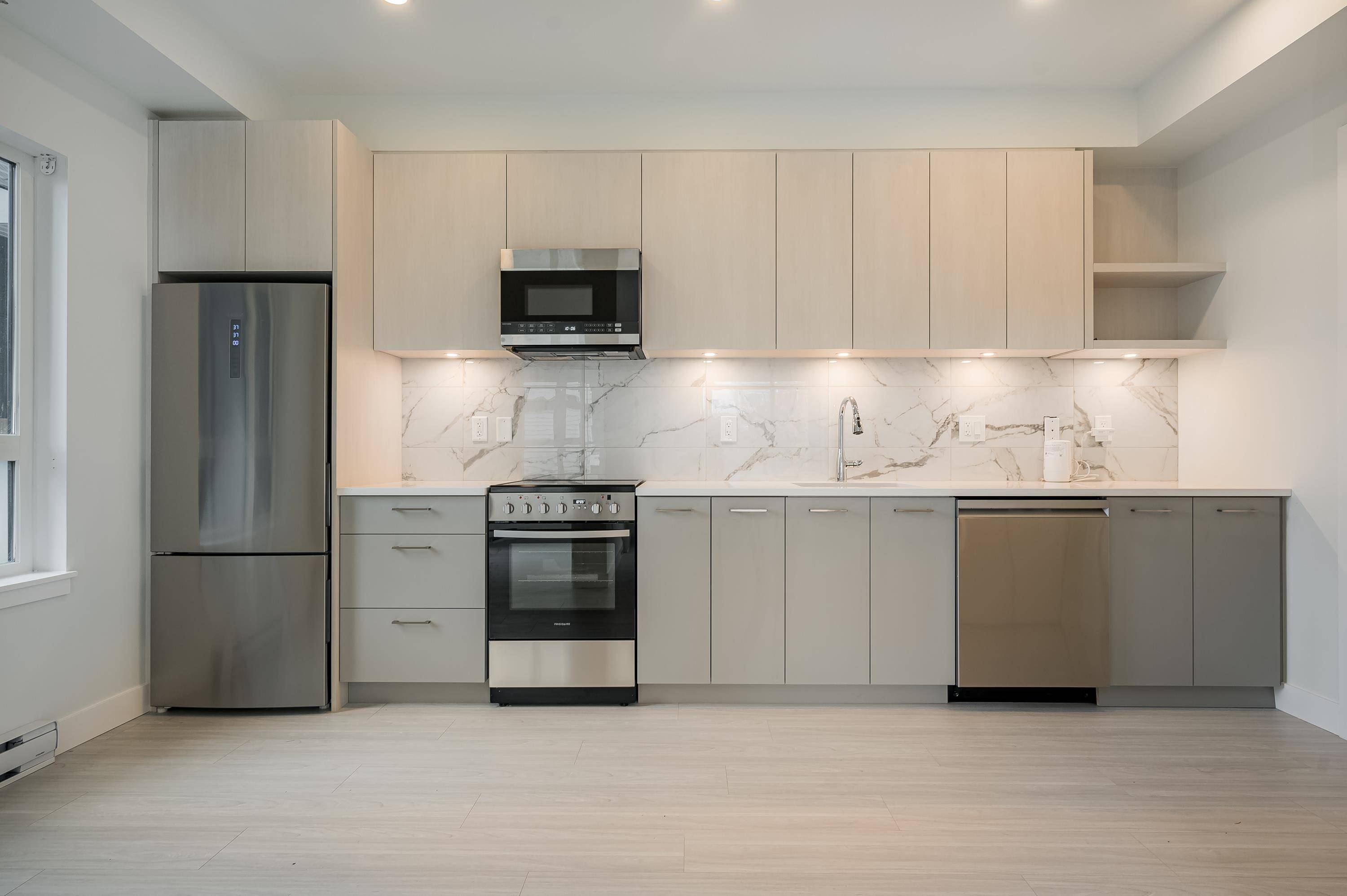 Surrey, BC V3T 0T5,10777 138 ST #209