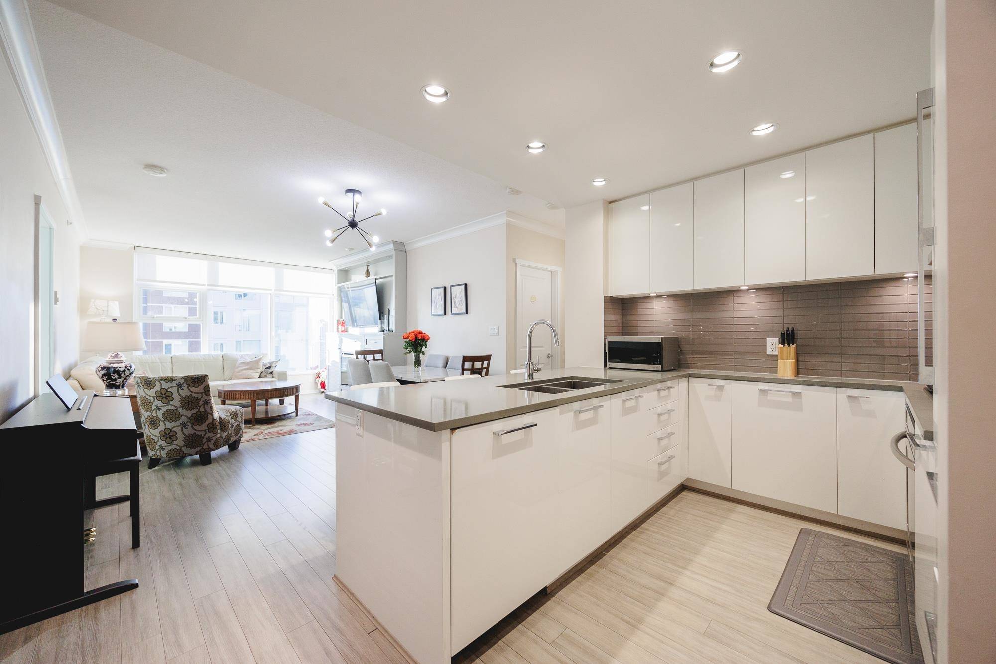 Coquitlam, BC V3B 0J3,3102 Windsor Gate #2205