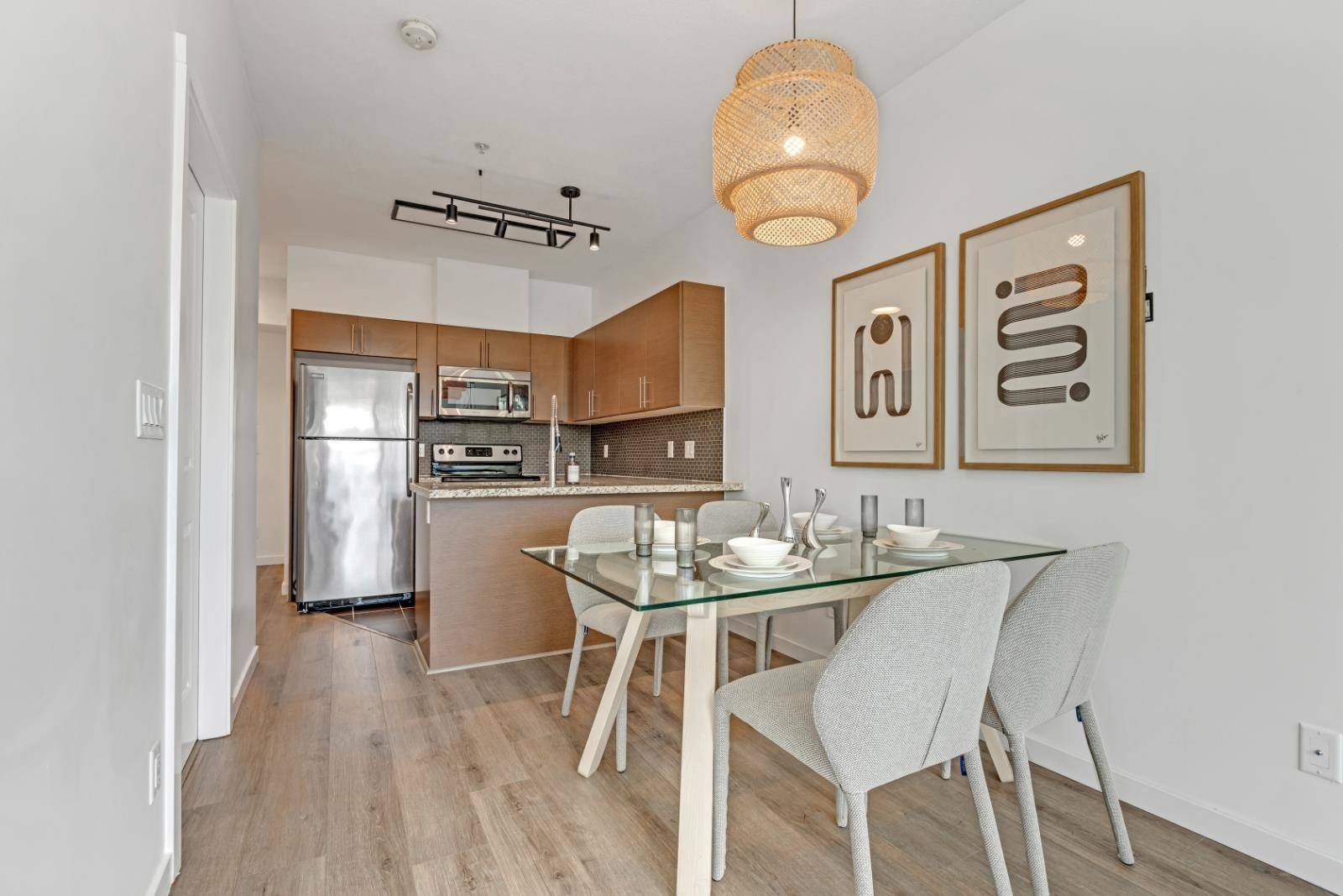 Vancouver, BC V5N 0E5,2239 Kingsway #207