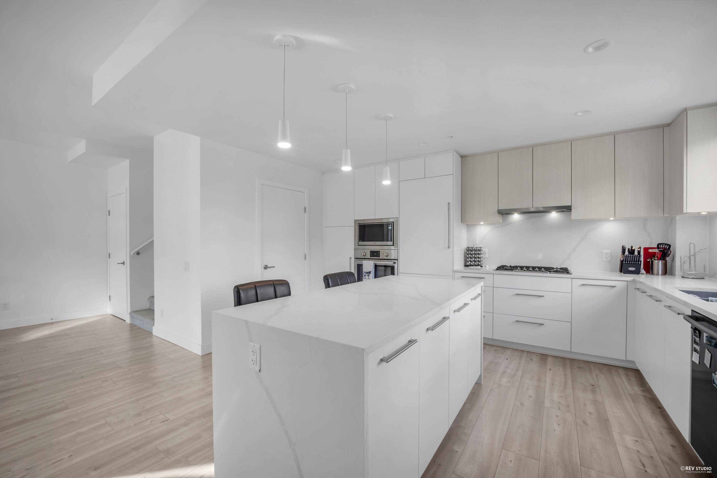 North Vancouver, BC V7P 1Y2,2035 Glenaire DR #247