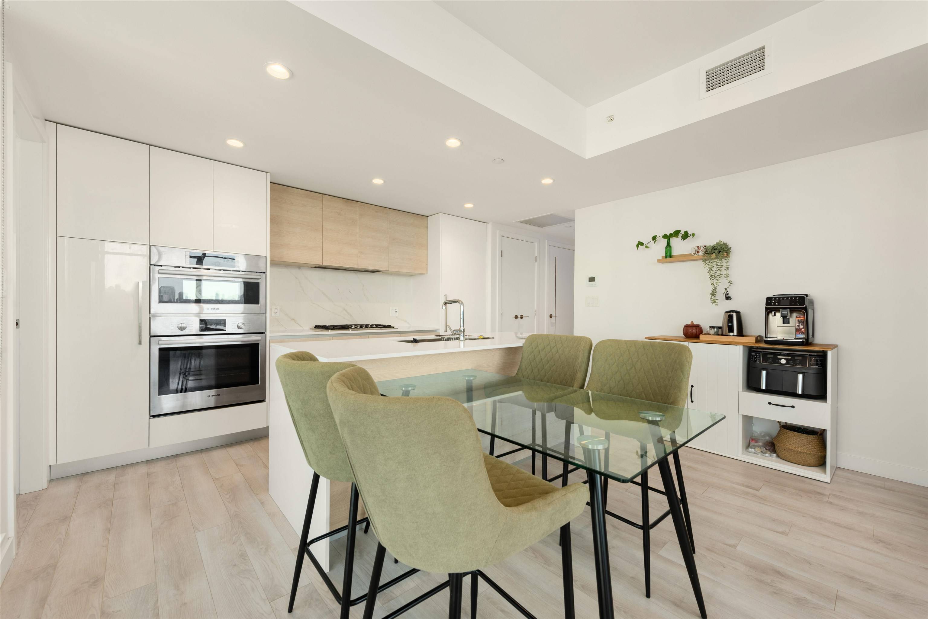 Burnaby, BC V5C 0M6,2085 Skyline CT #1808