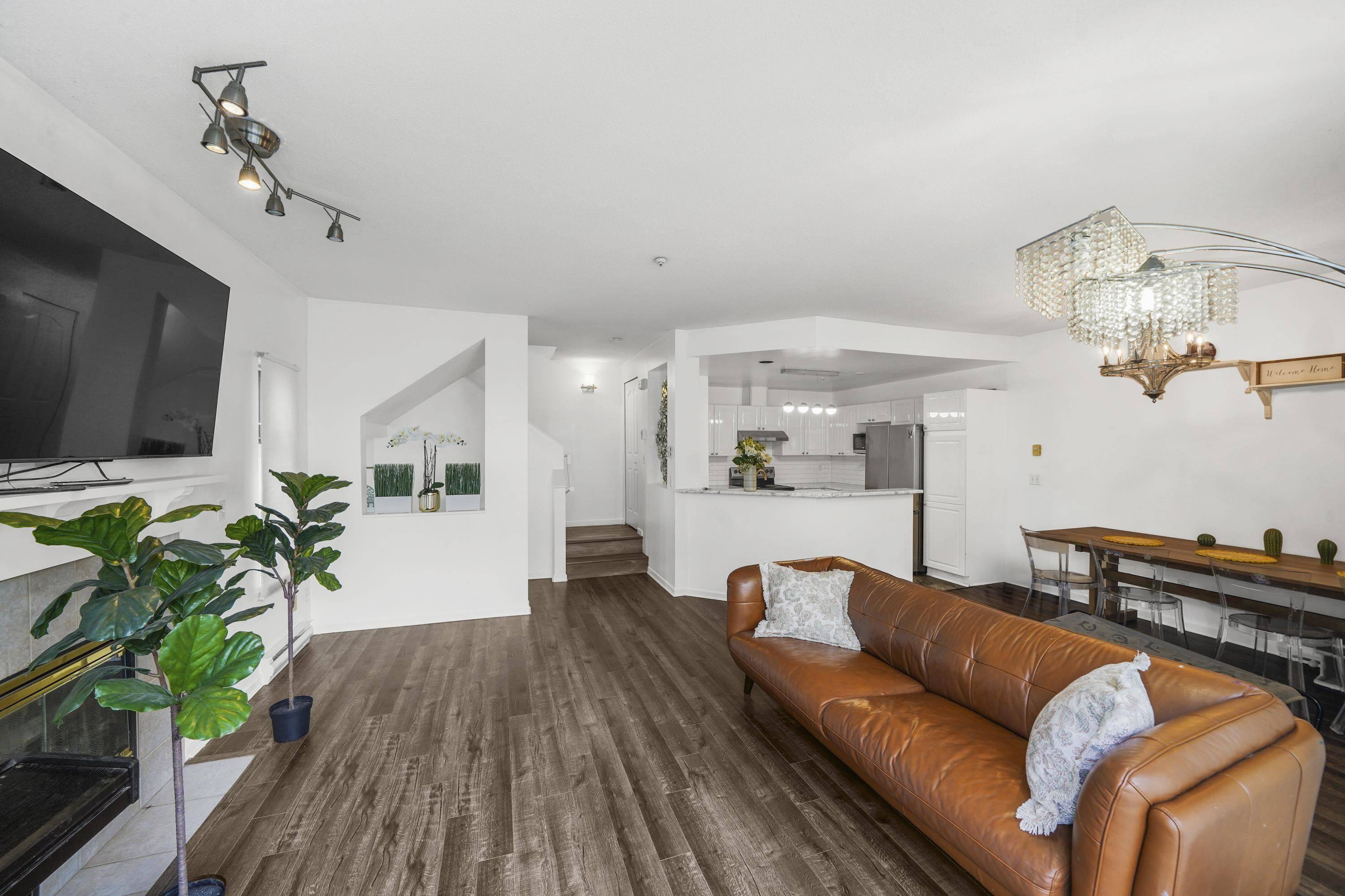 Port Coquitlam, BC V3C 6K7,2422 Hawthorne AVE #63