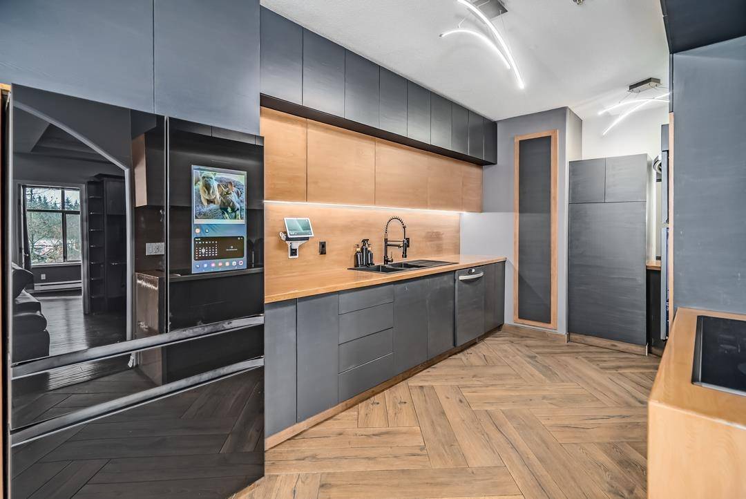 Coquitlam, BC V3E 3J2,3176 Plateau BLVD #405