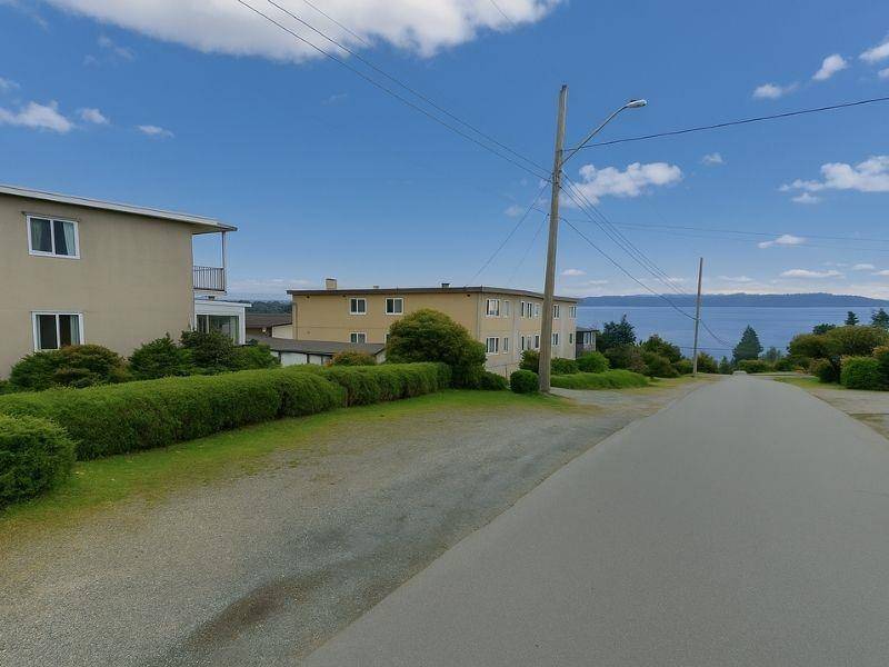 White Rock, BC V4B 4R7,1040 Parker ST #1