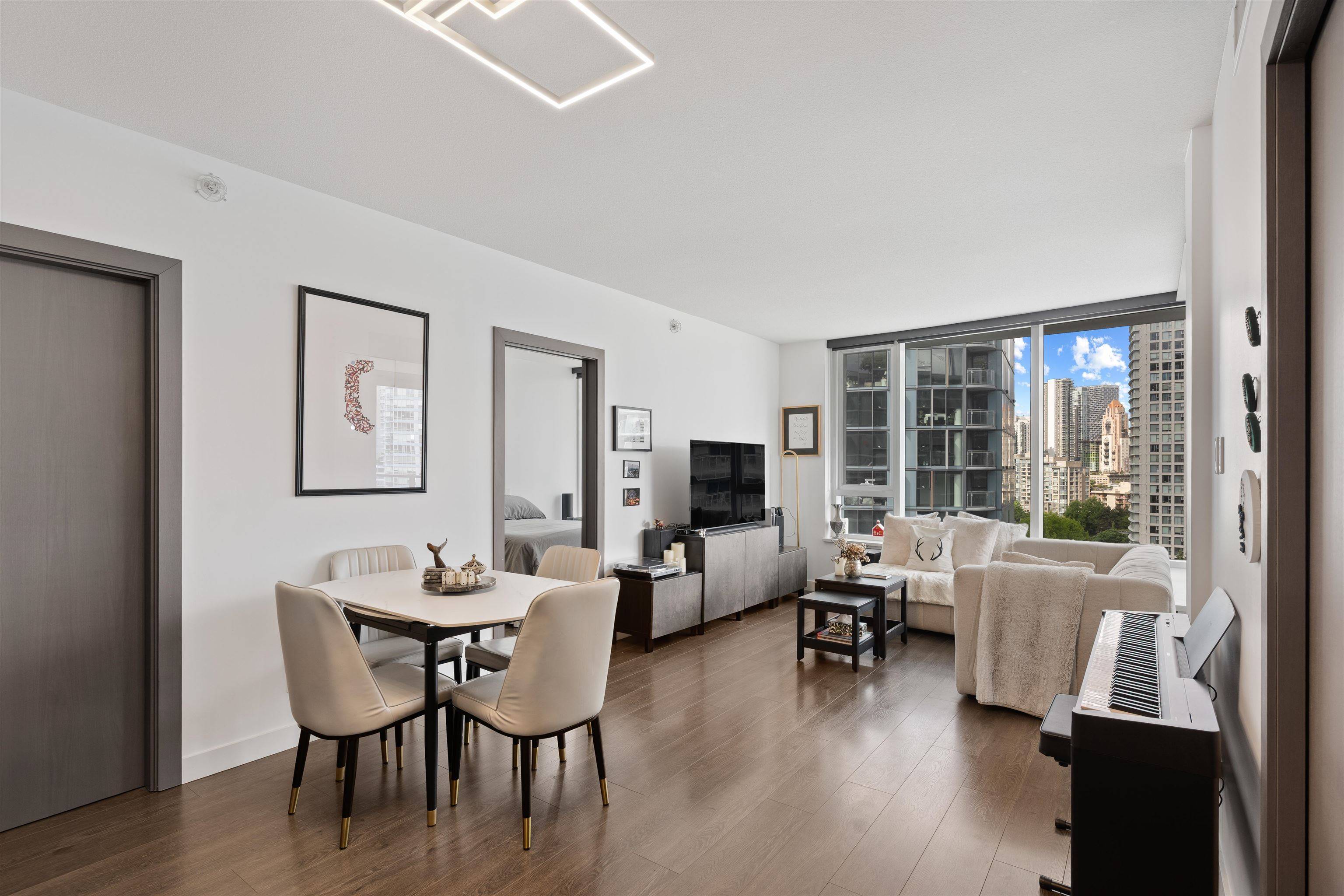 Vancouver, BC V6B 0P3,68 Smithe St #1611