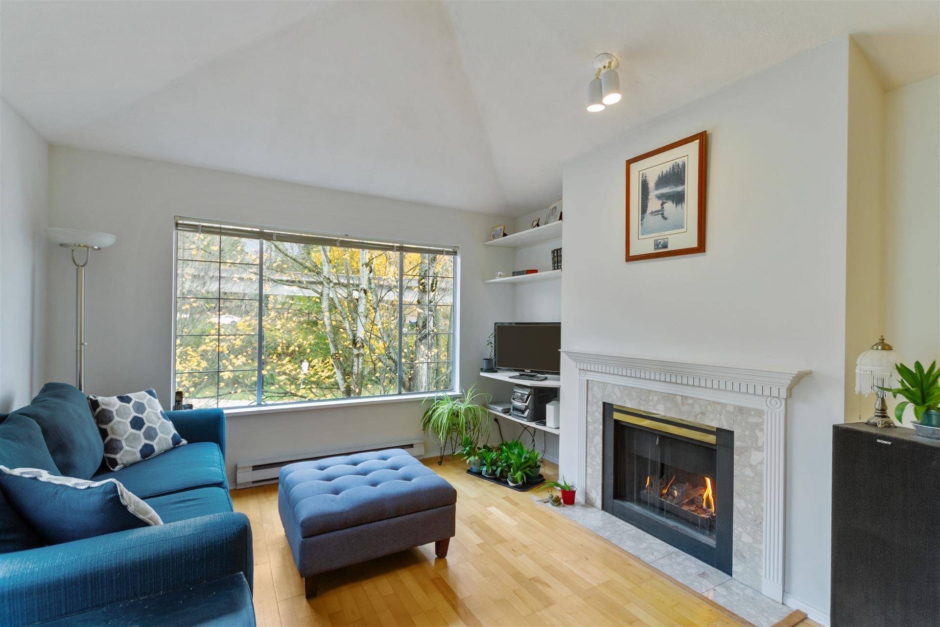 Burnaby, BC V5E 4H9,6820 Rumble ST #406